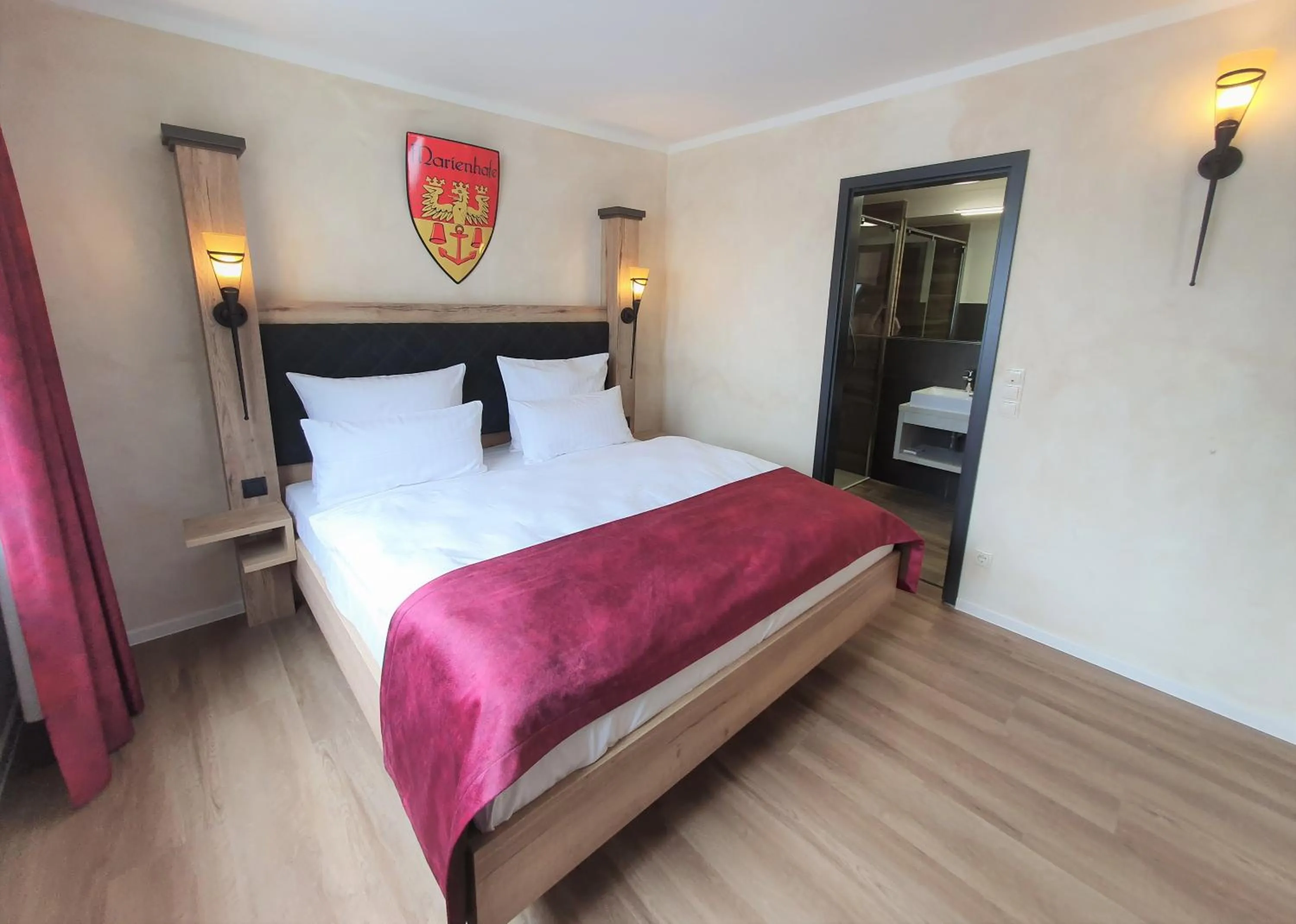 Bedroom, Bed in R&R Hotel Störtebeker