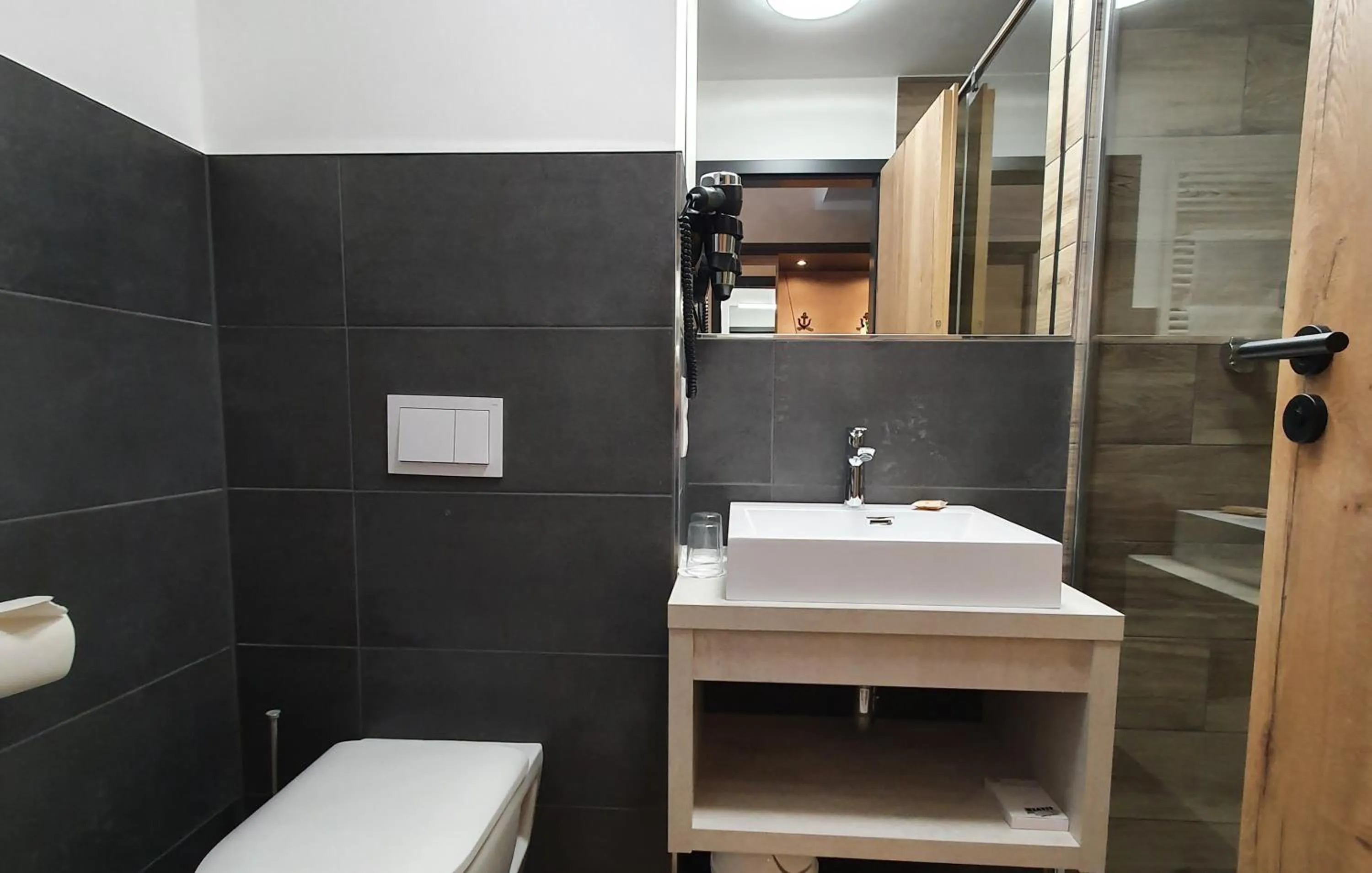 Bathroom in R&R Hotel Störtebeker