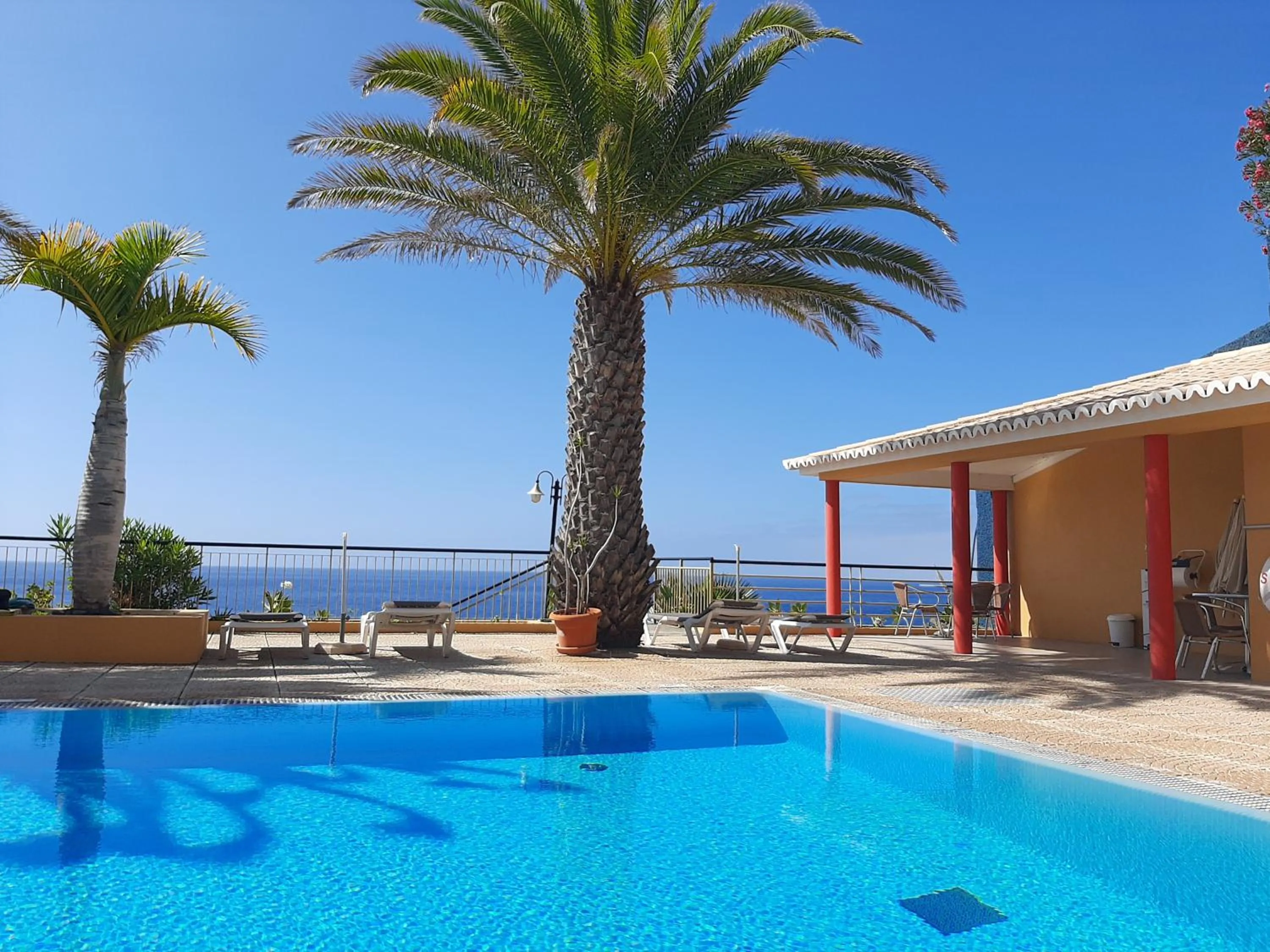 Swimming pool in Hotel Cais da Oliveira