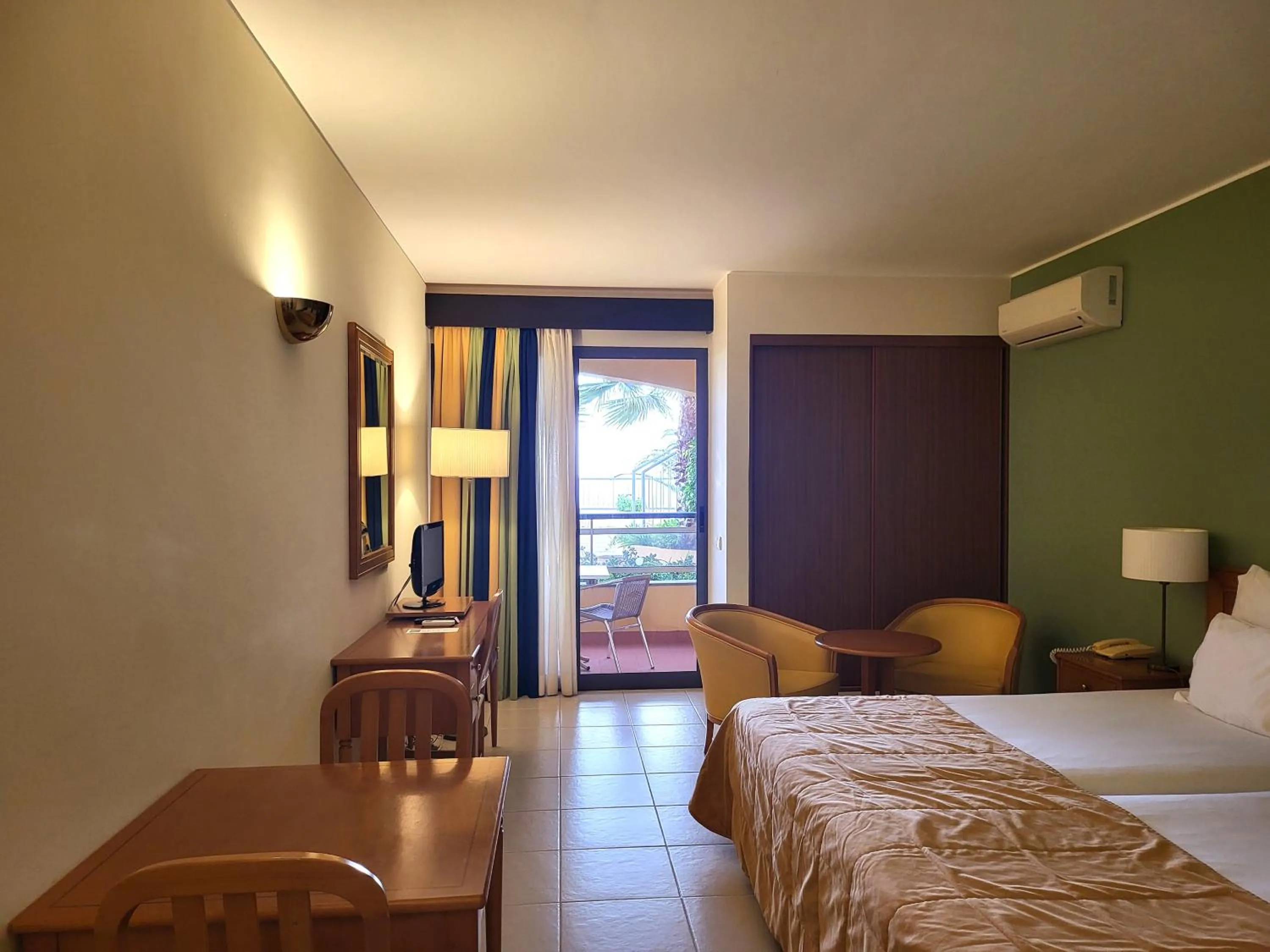 Bedroom, Bed in Hotel Cais da Oliveira