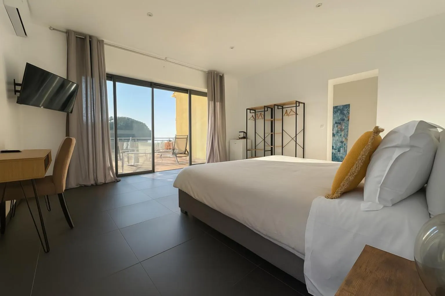 Bed in Hotel La Cigale