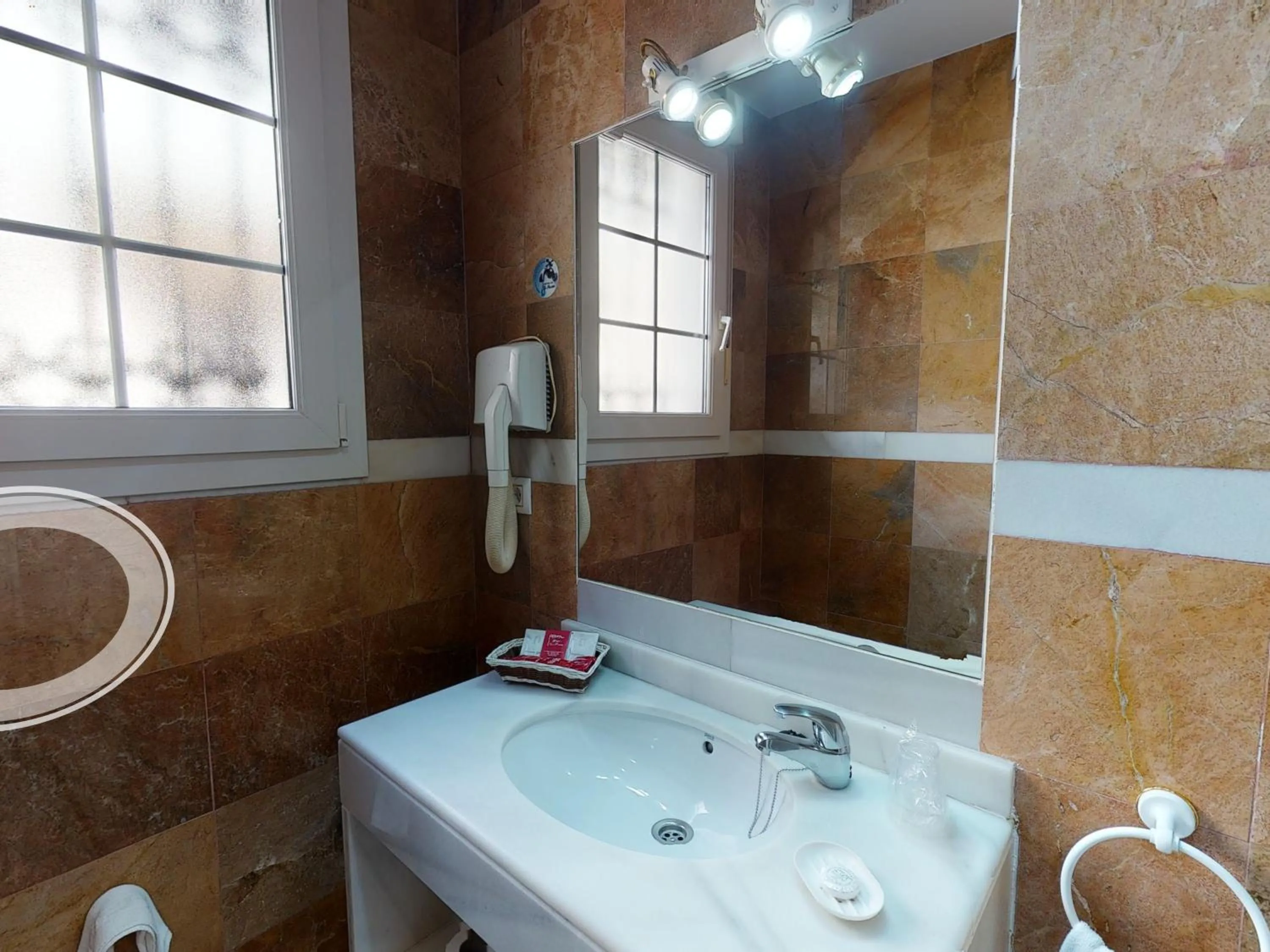 Bathroom in Hotel La Parrita