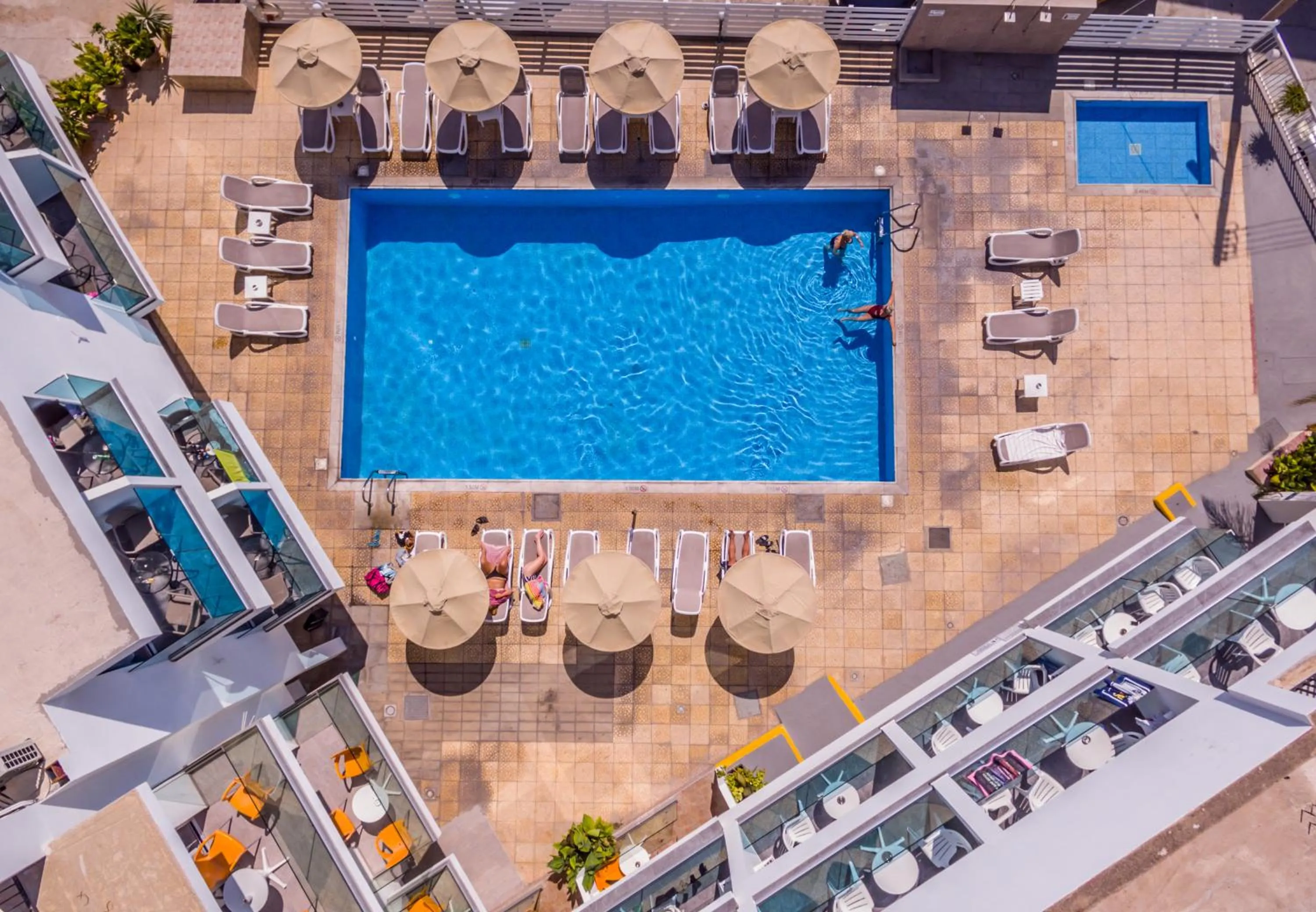 Swimming pool in A Maos Hotel Apartments