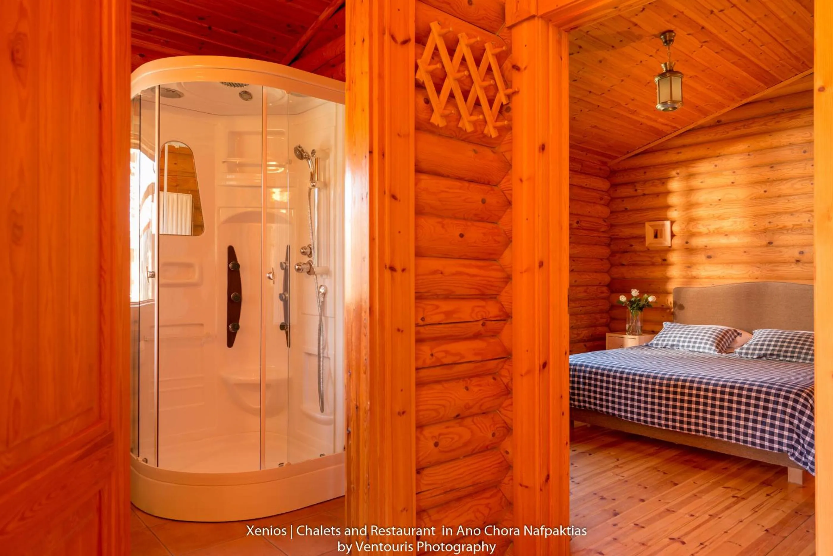 Property building, Bed in Xenios Chalet