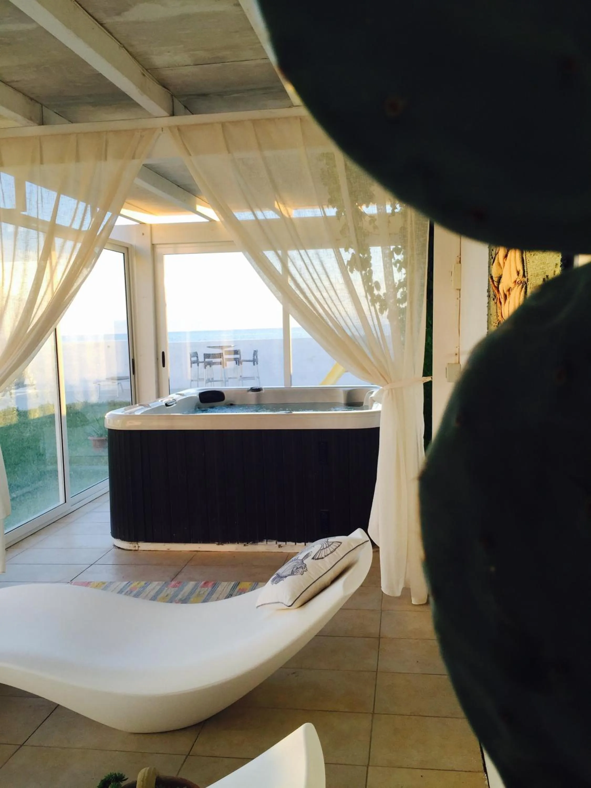 Hot Tub in SUITEBEACH b&b and resort