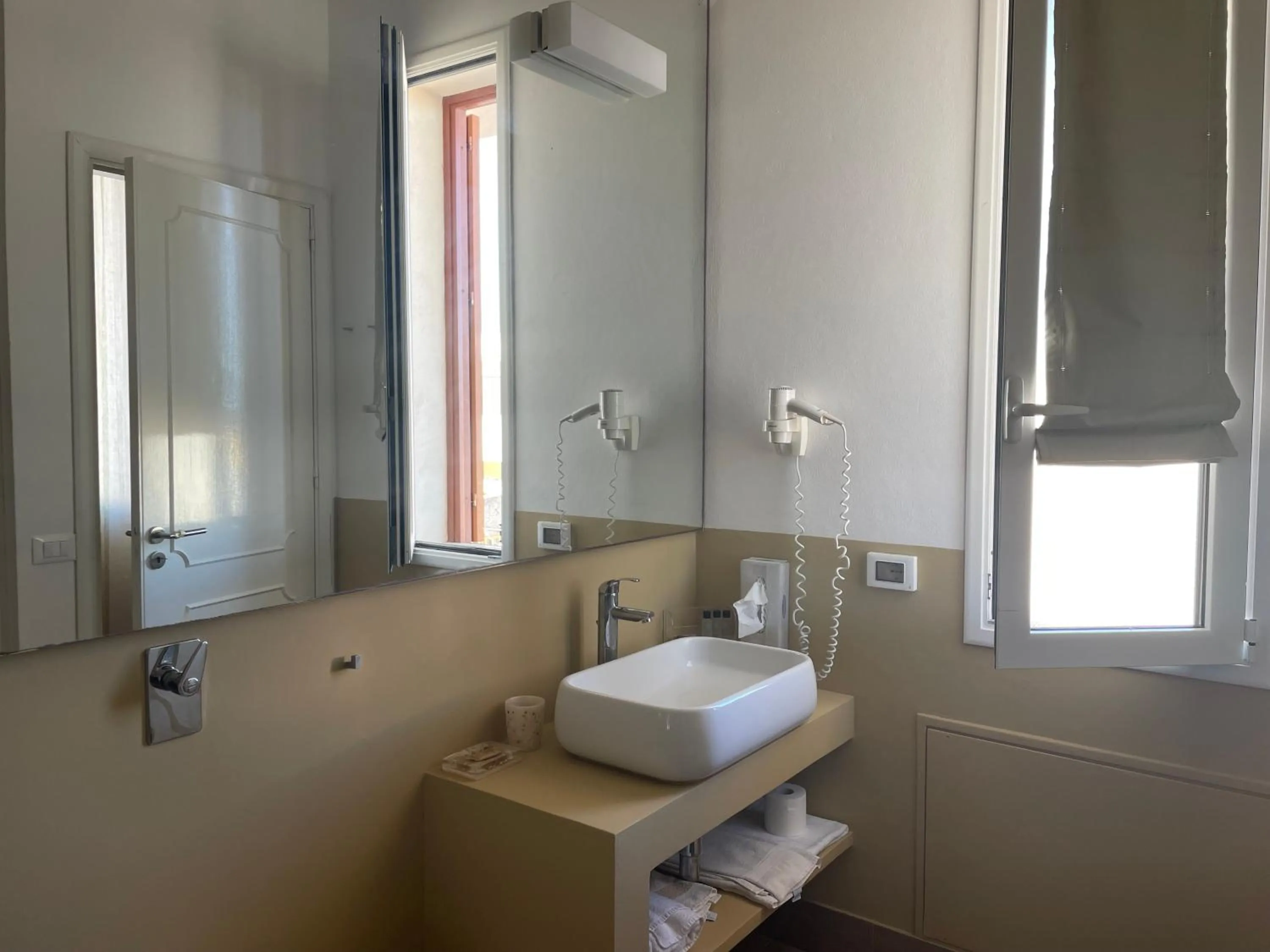 Bathroom in SUITEBEACH b&b and resort