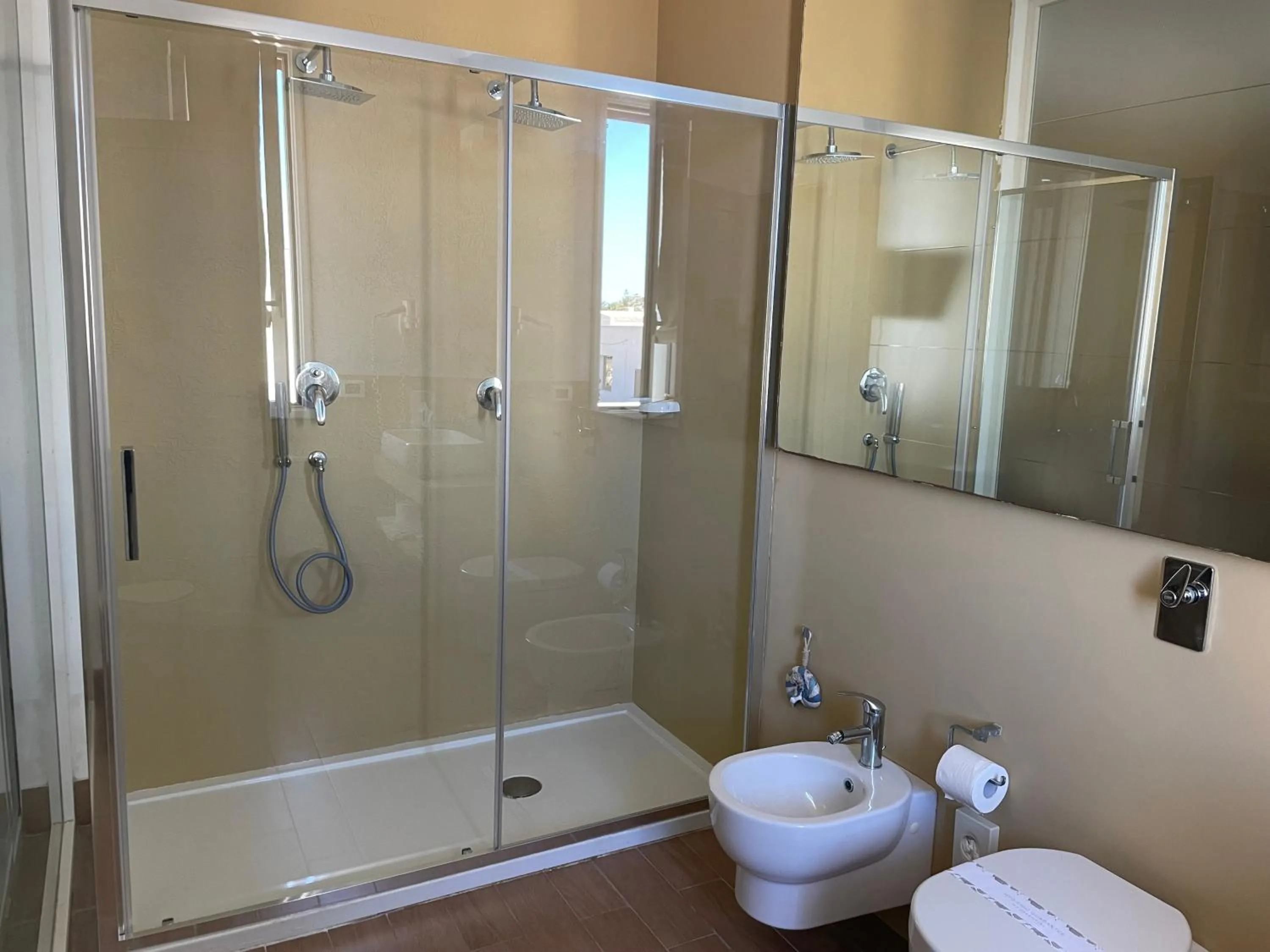 Shower in SUITEBEACH b&b and resort