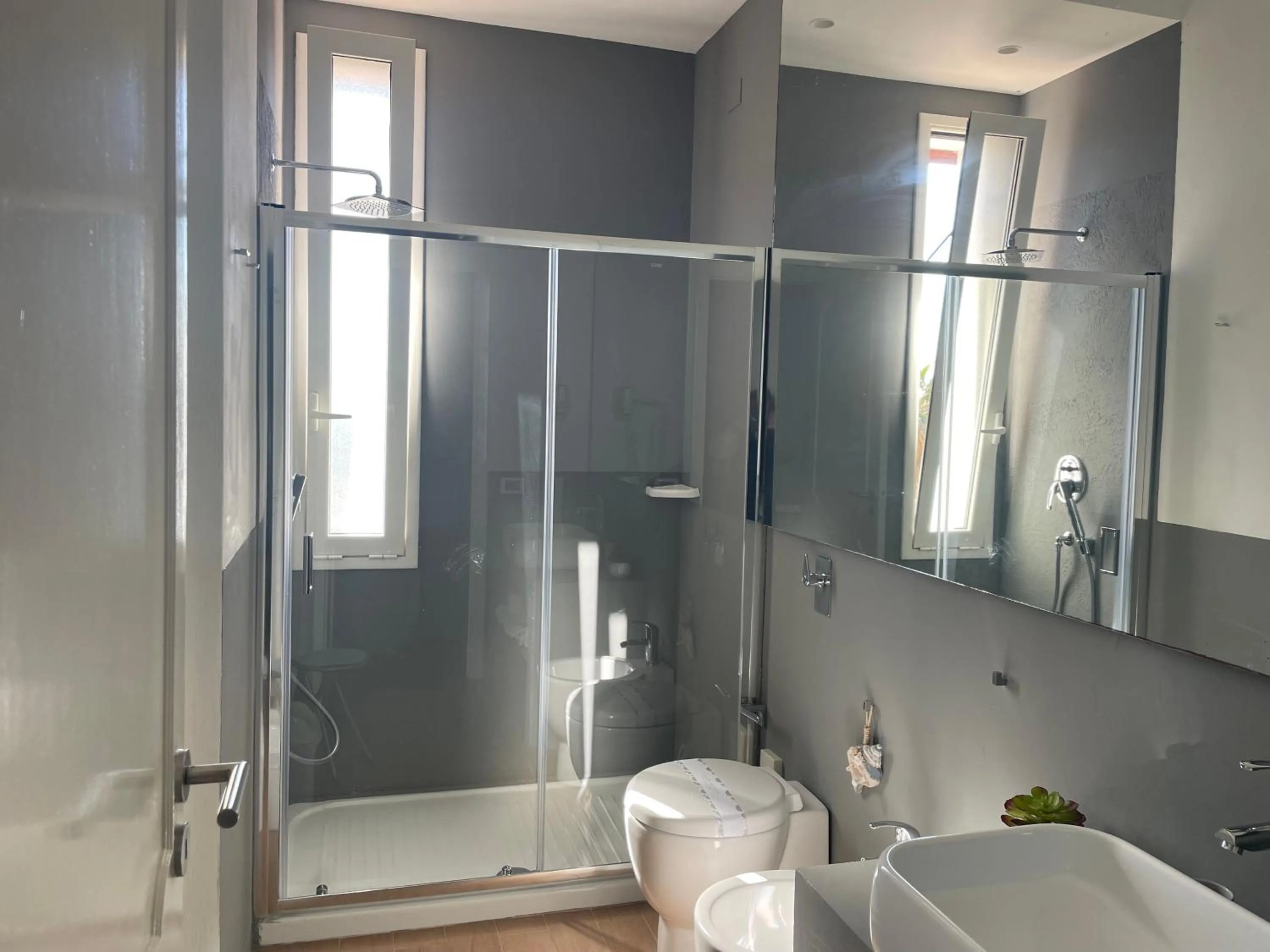 Bathroom in SUITEBEACH b&b and resort