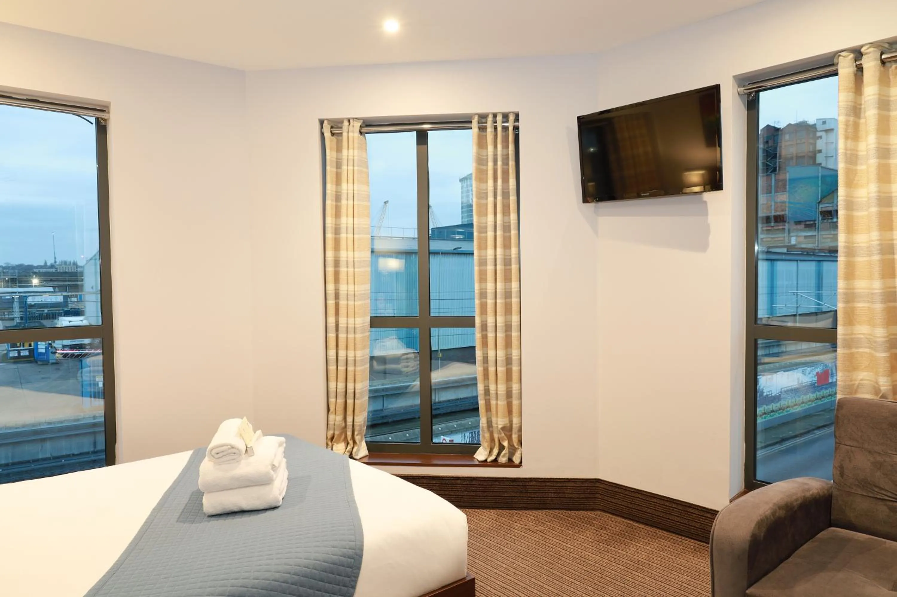 TV and multimedia in London City Airport Hotel