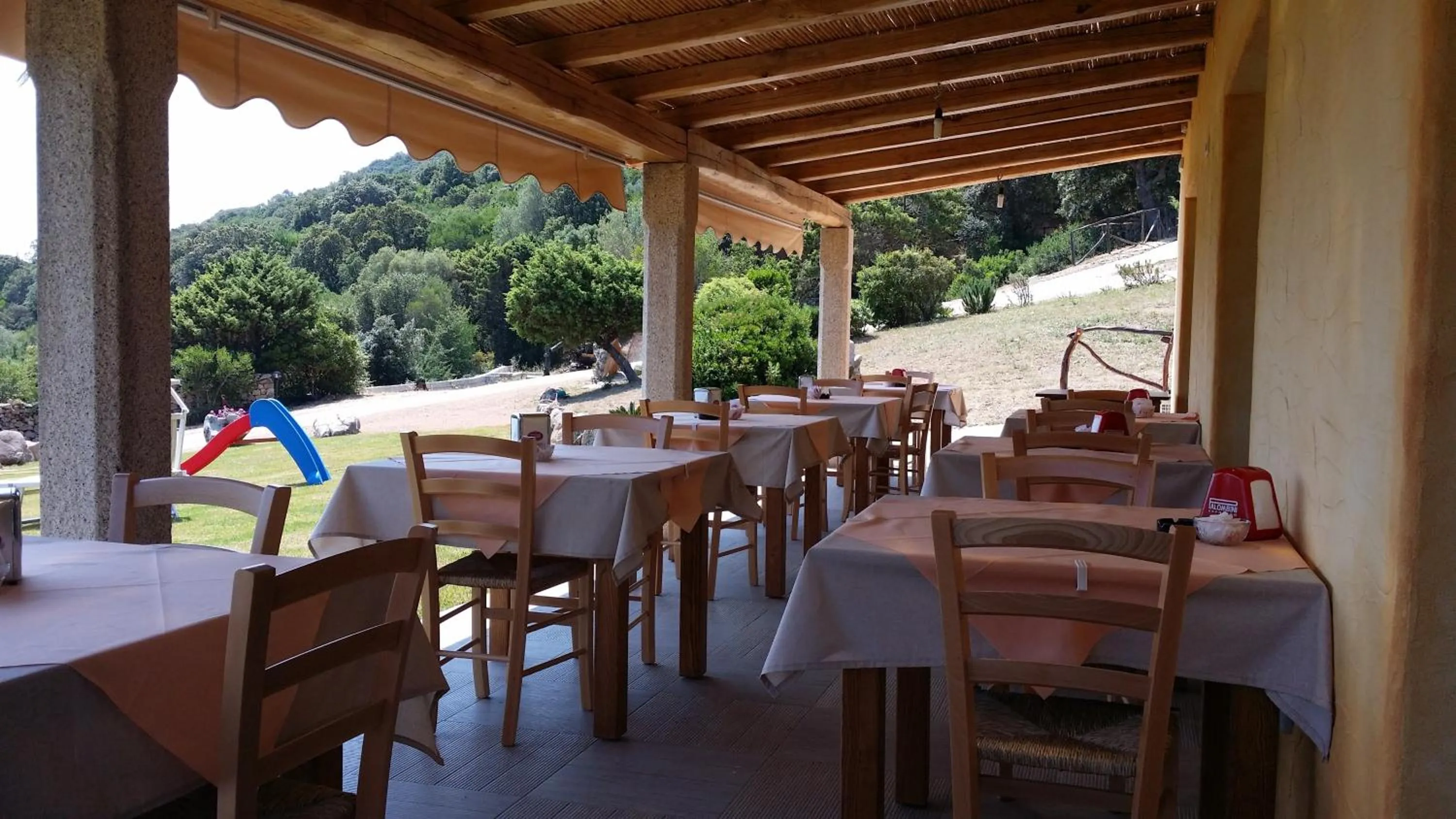 Restaurant/places to eat in Li Teggi Turismo Rurale