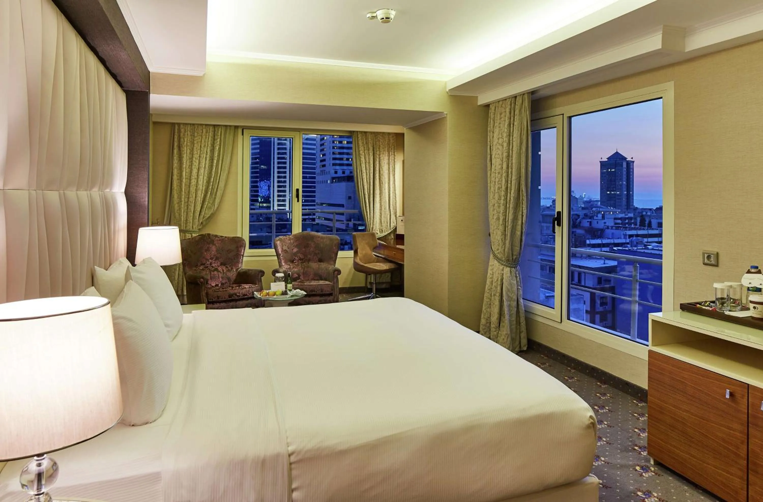 Bed in DoubleTree by Hilton Izmir - Alsancak