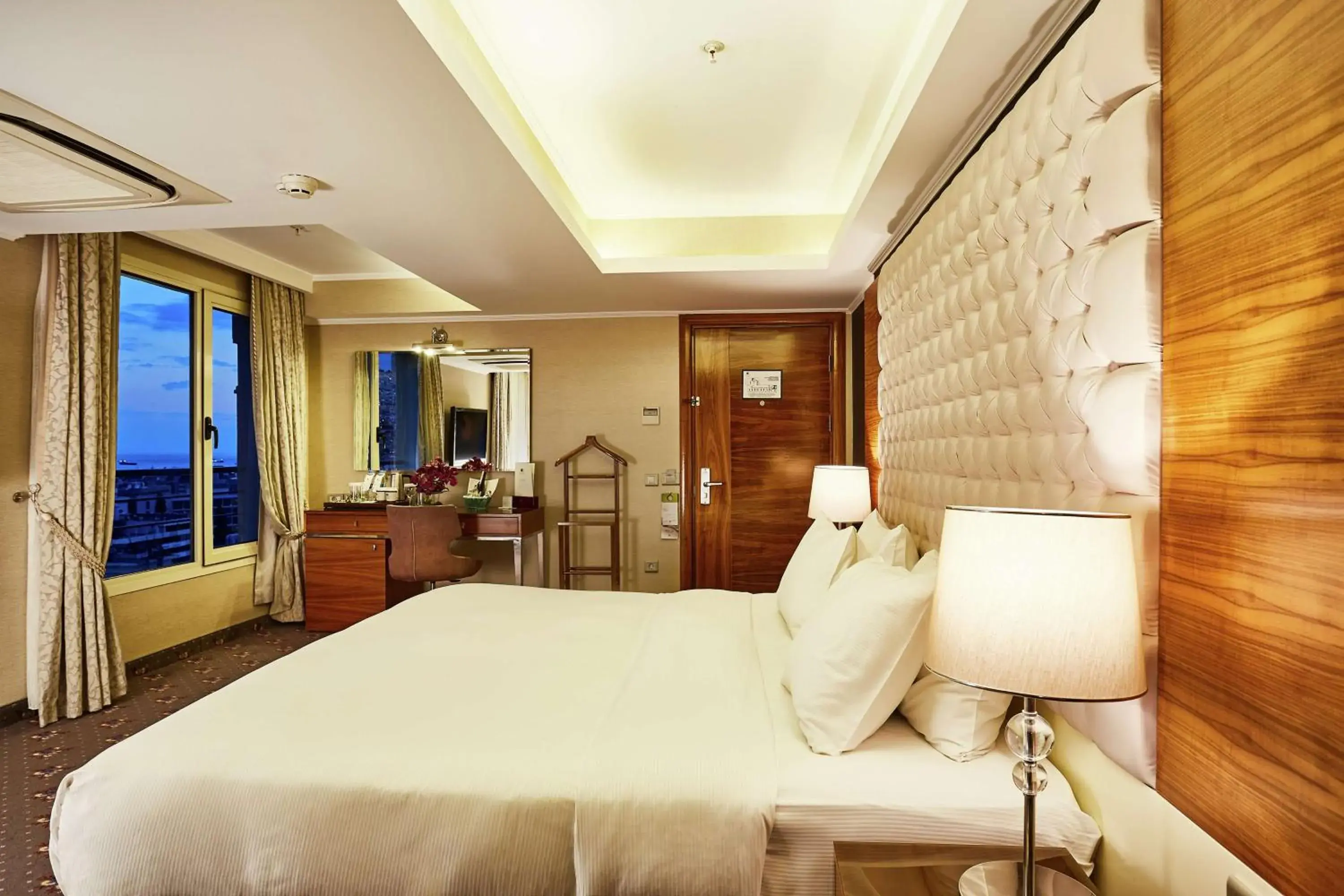 Junior Suite - single occupancy in DoubleTree by Hilton Izmir - Alsancak Junior Suite - single occupancy in DoubleTree by Hilton Izmir - Alsancak