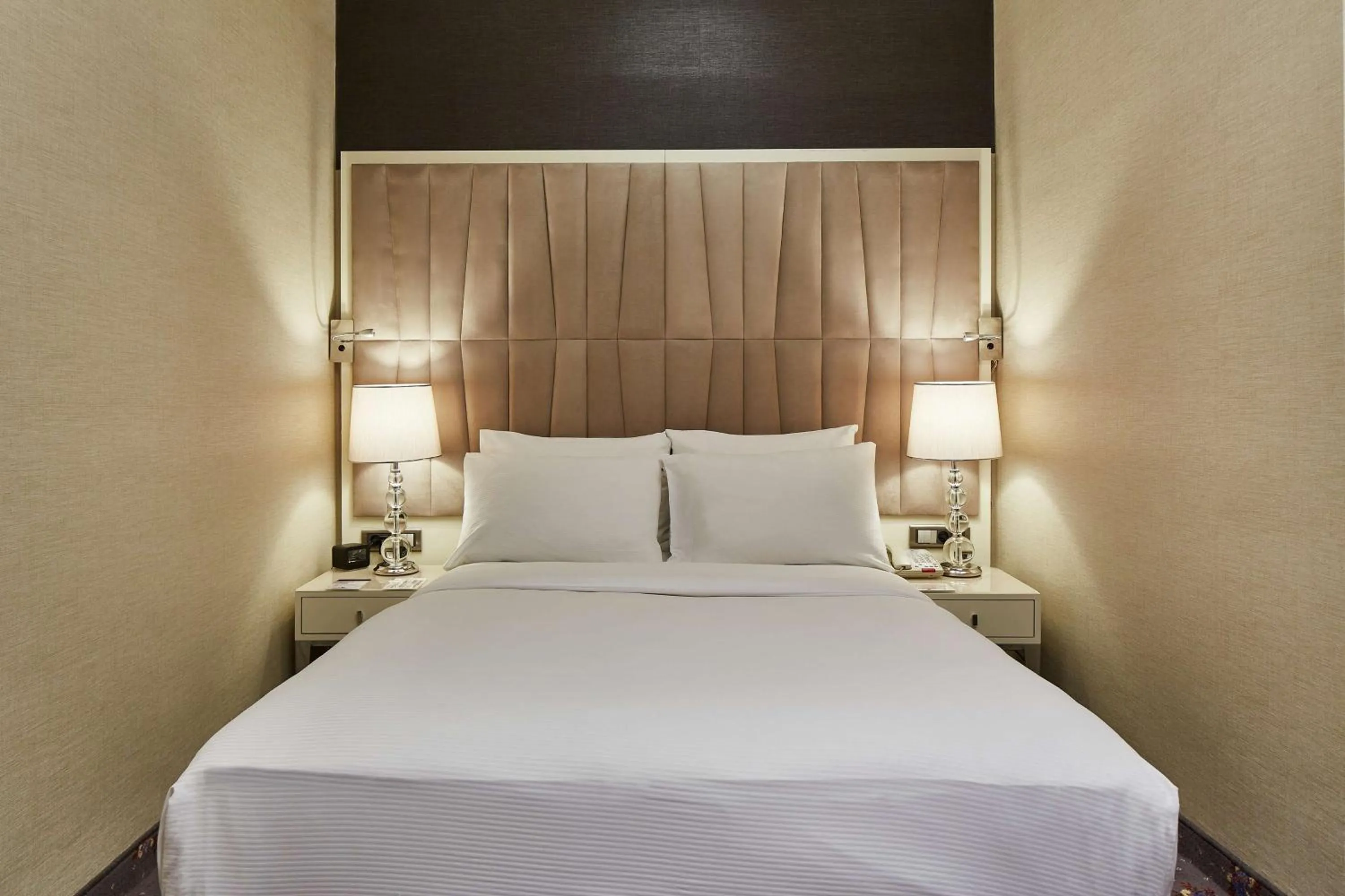 Bed in DoubleTree by Hilton Izmir - Alsancak