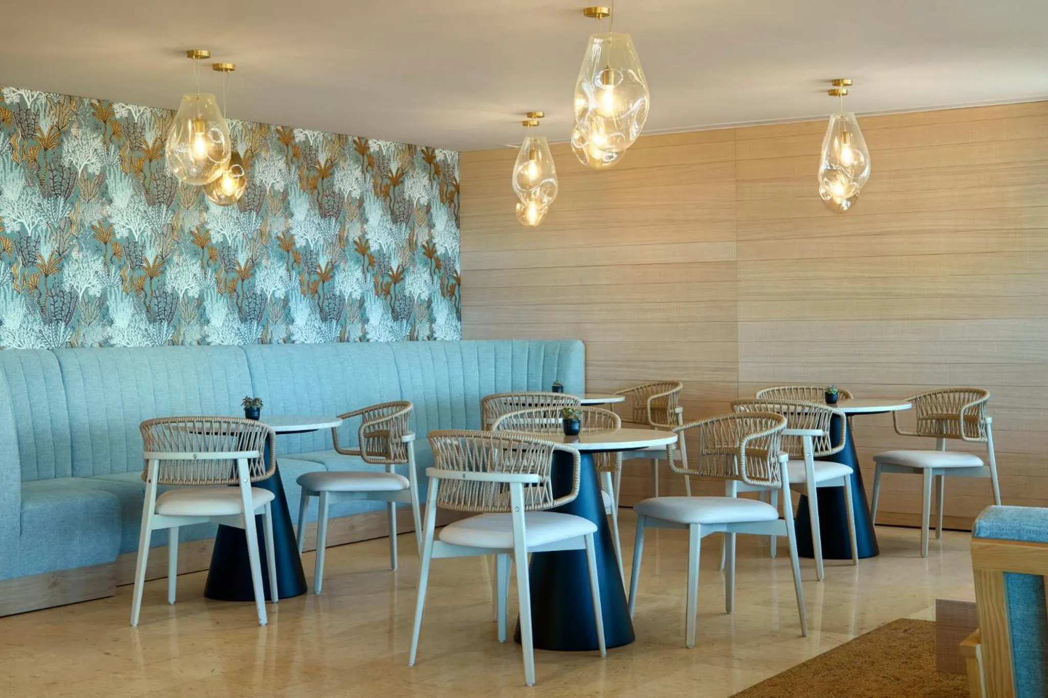Lounge or bar in Dom Jose Beach Hotel (Plus)