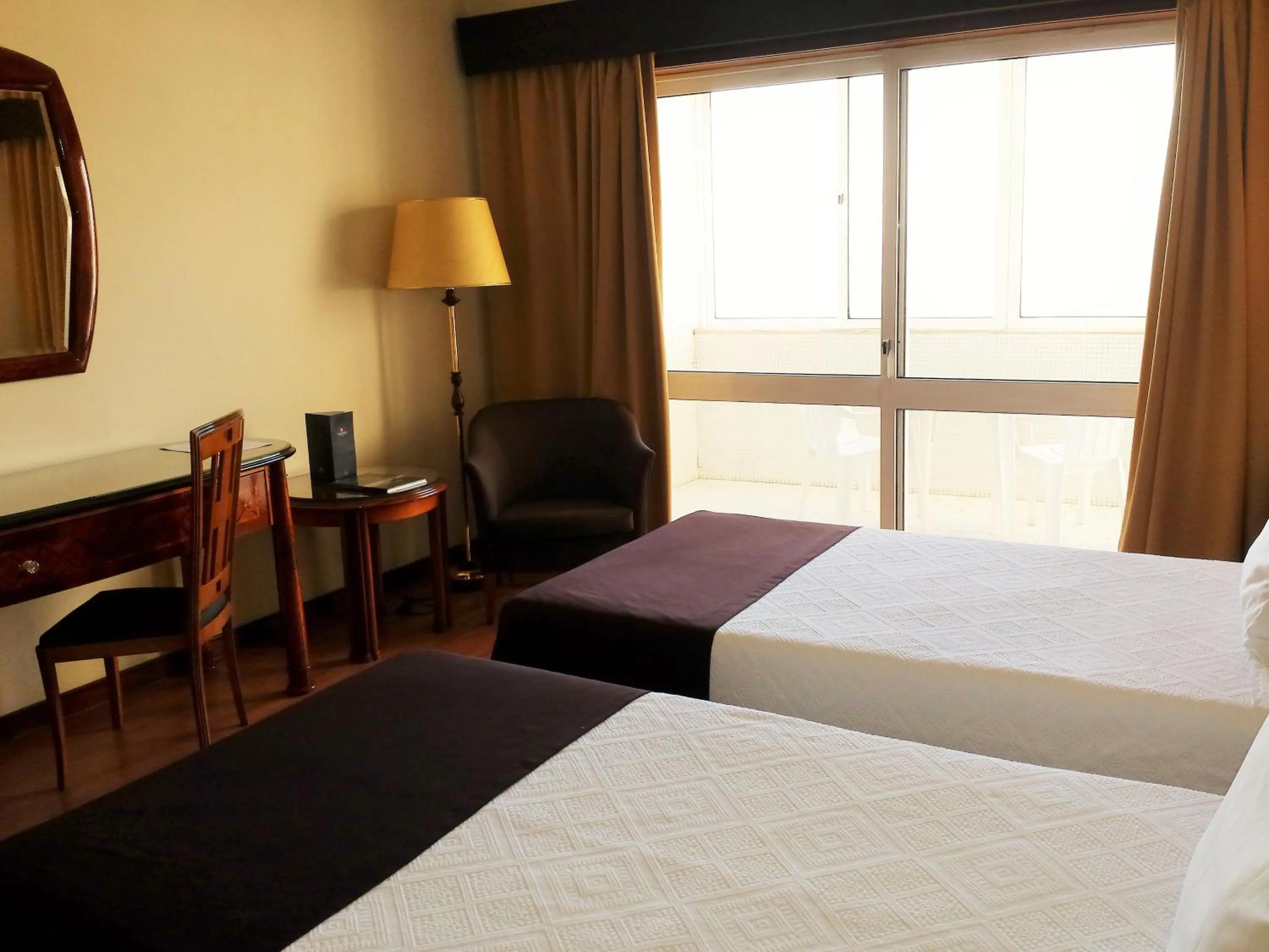 Bedroom, Bed in Golden Tulip Porto Gaia