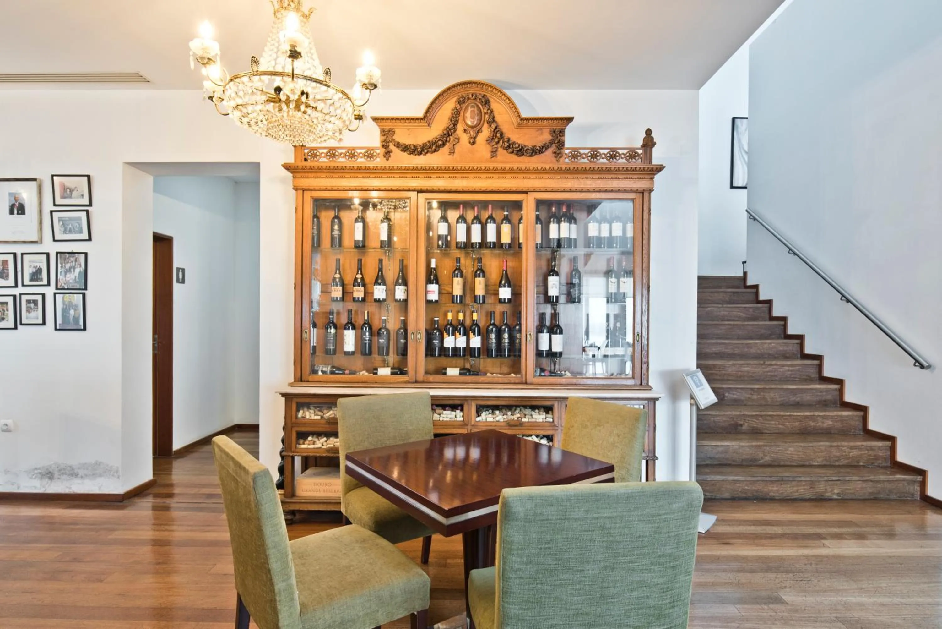 Restaurant/places to eat in Golden Tulip Porto Gaia