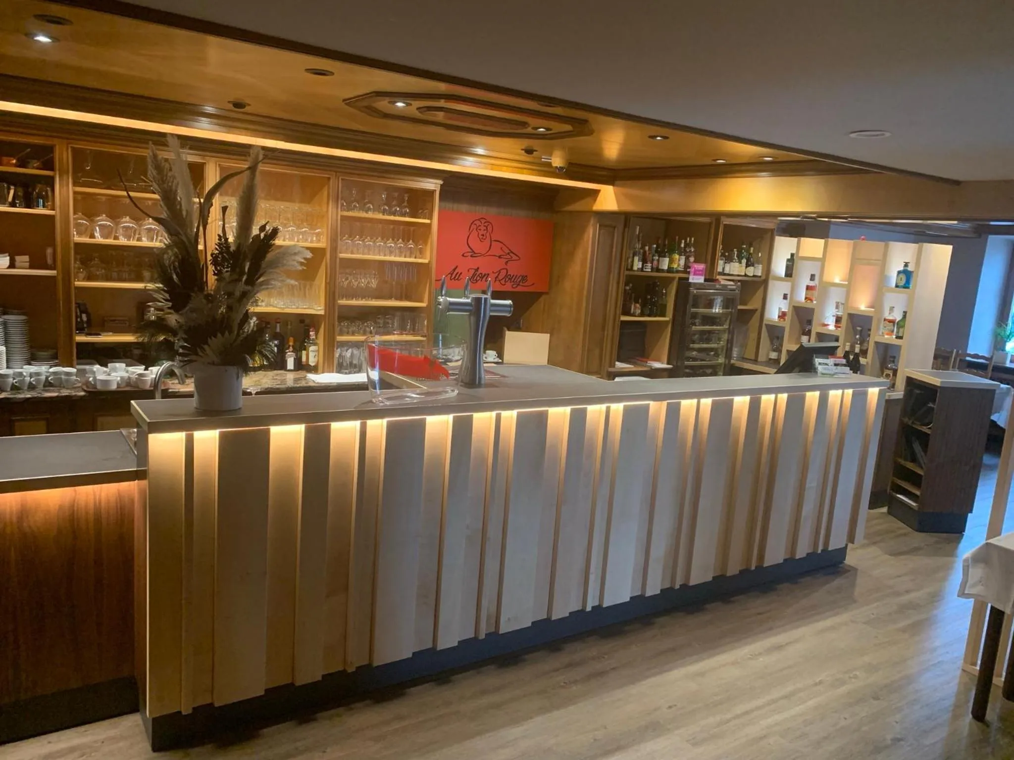 Lounge or bar in Logis Hôtel Restaurant Au Lion Rouge
