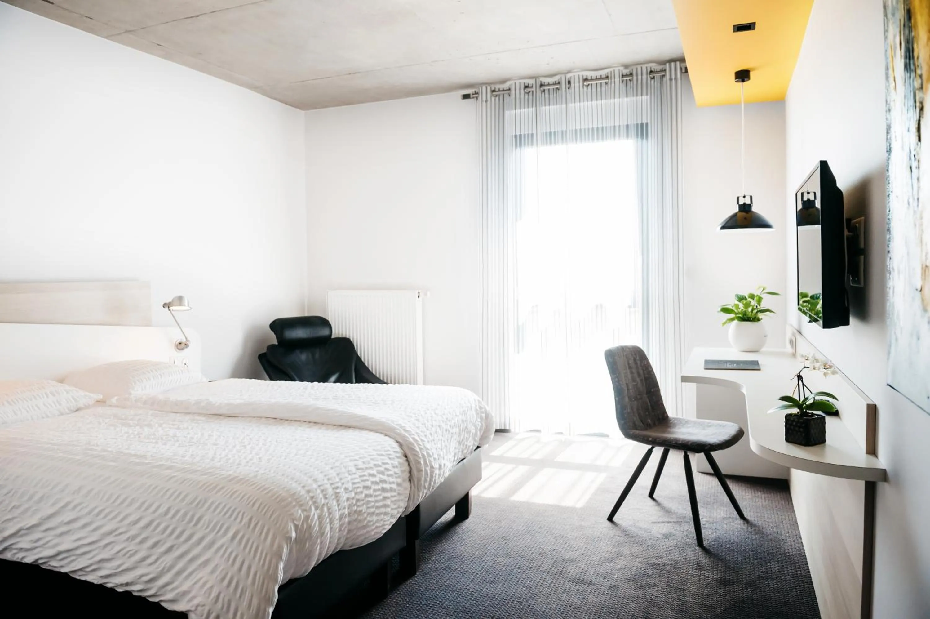 Bed in Logis Hôtel Restaurant Au Lion Rouge