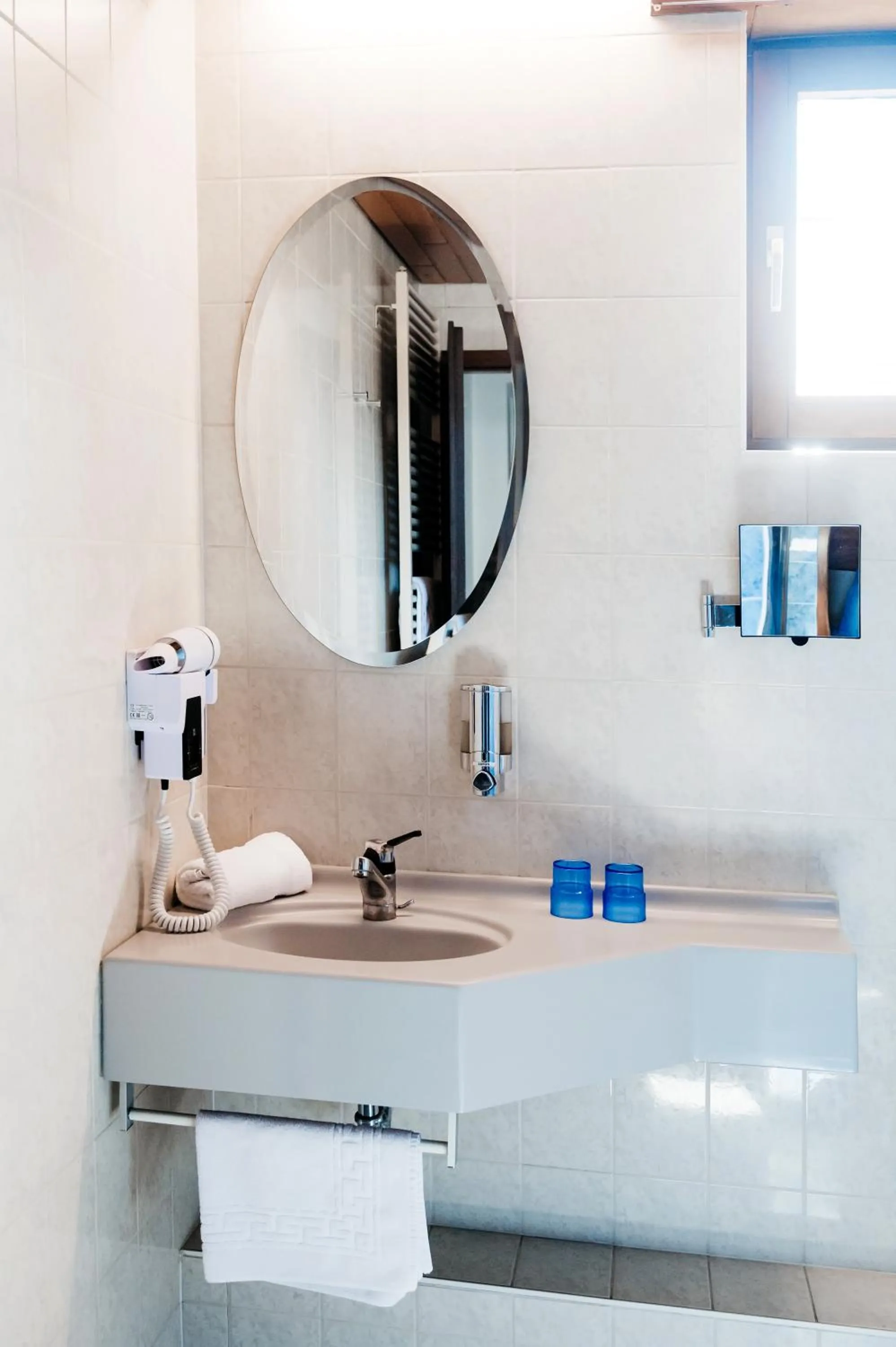Bathroom in Logis Hôtel Restaurant Au Lion Rouge