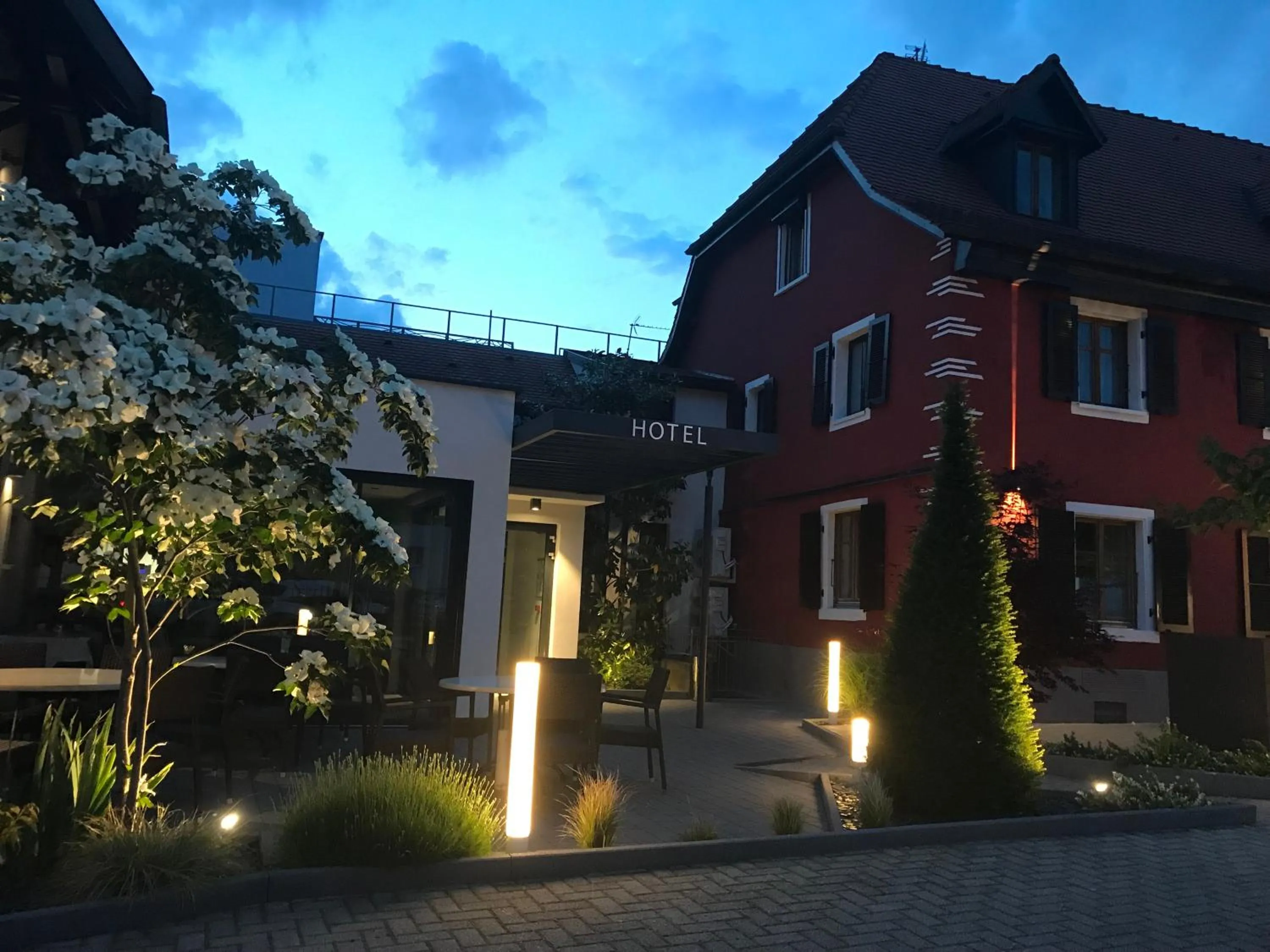 Property building in Logis Hôtel Restaurant Au Lion Rouge