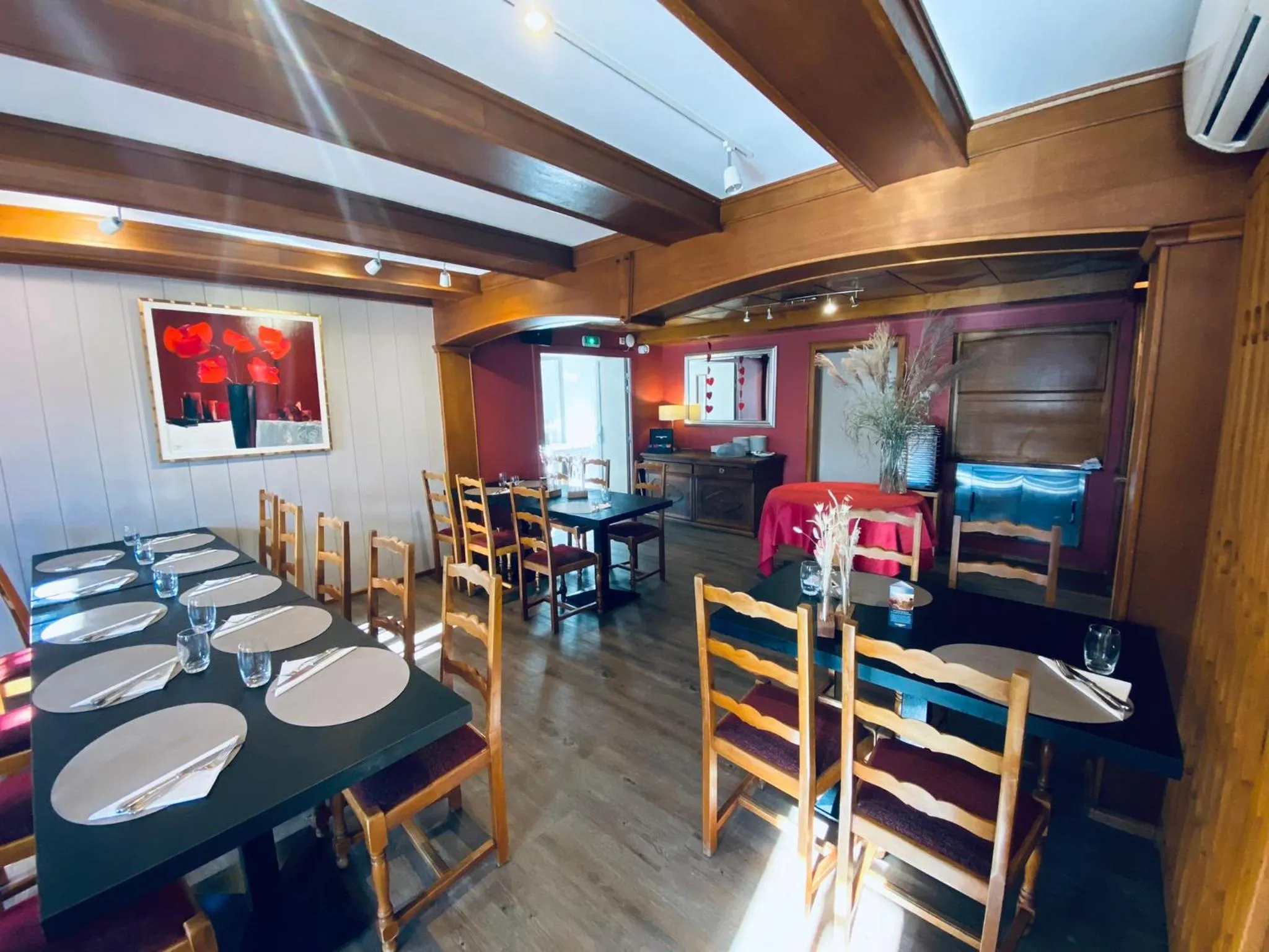 Restaurant/places to eat in Logis Hôtel Restaurant Au Lion Rouge