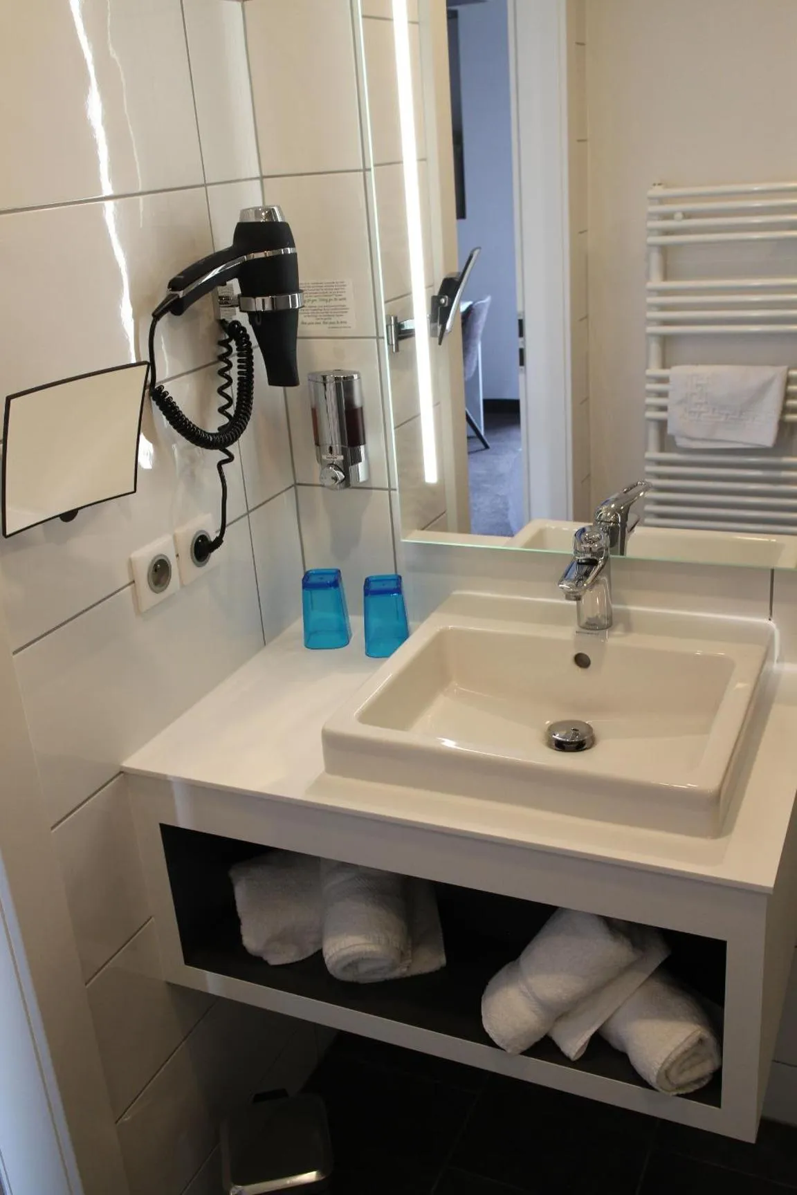 Bathroom in Logis Hôtel Restaurant Au Lion Rouge