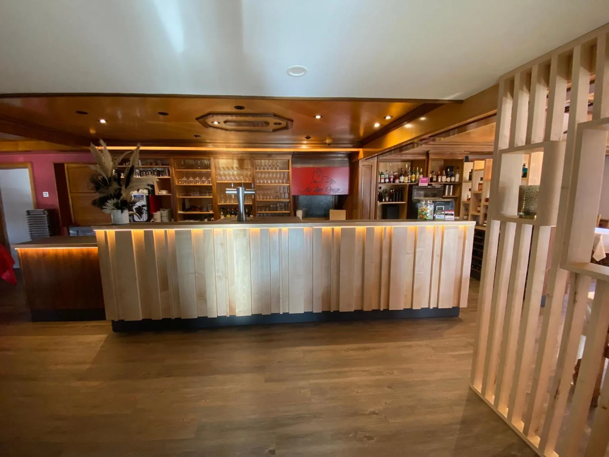 Restaurant/places to eat in Logis Hôtel Restaurant Au Lion Rouge