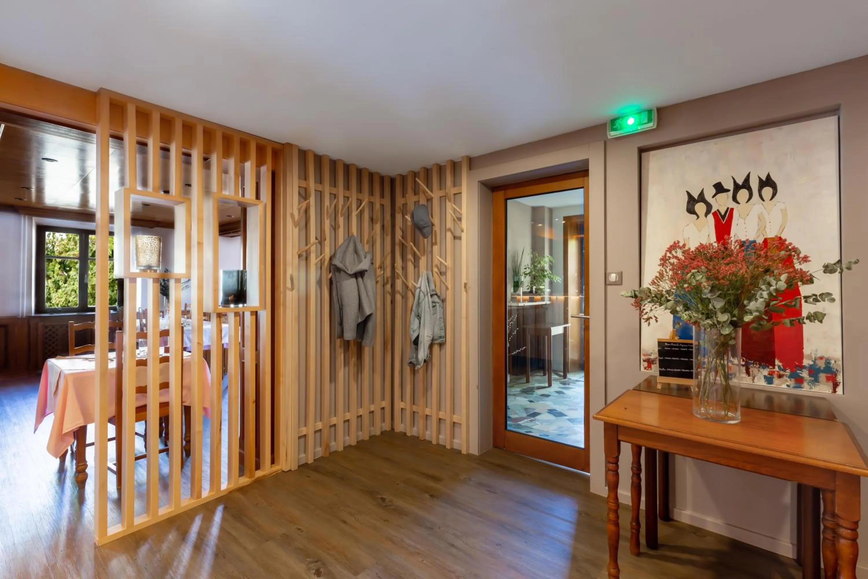 Restaurant/places to eat in Logis Hôtel Restaurant Au Lion Rouge