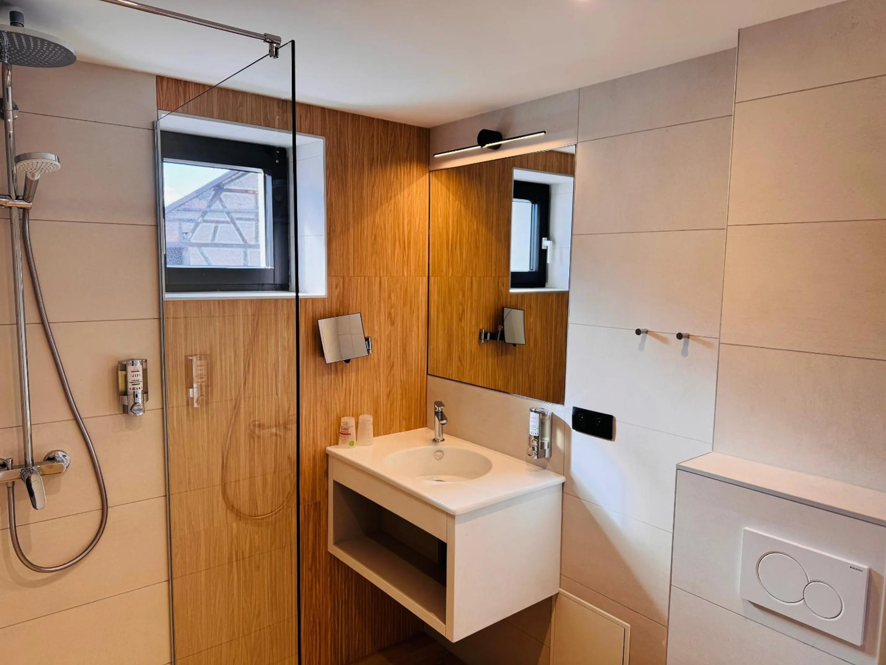 Bathroom in Logis Hôtel Restaurant Au Lion Rouge