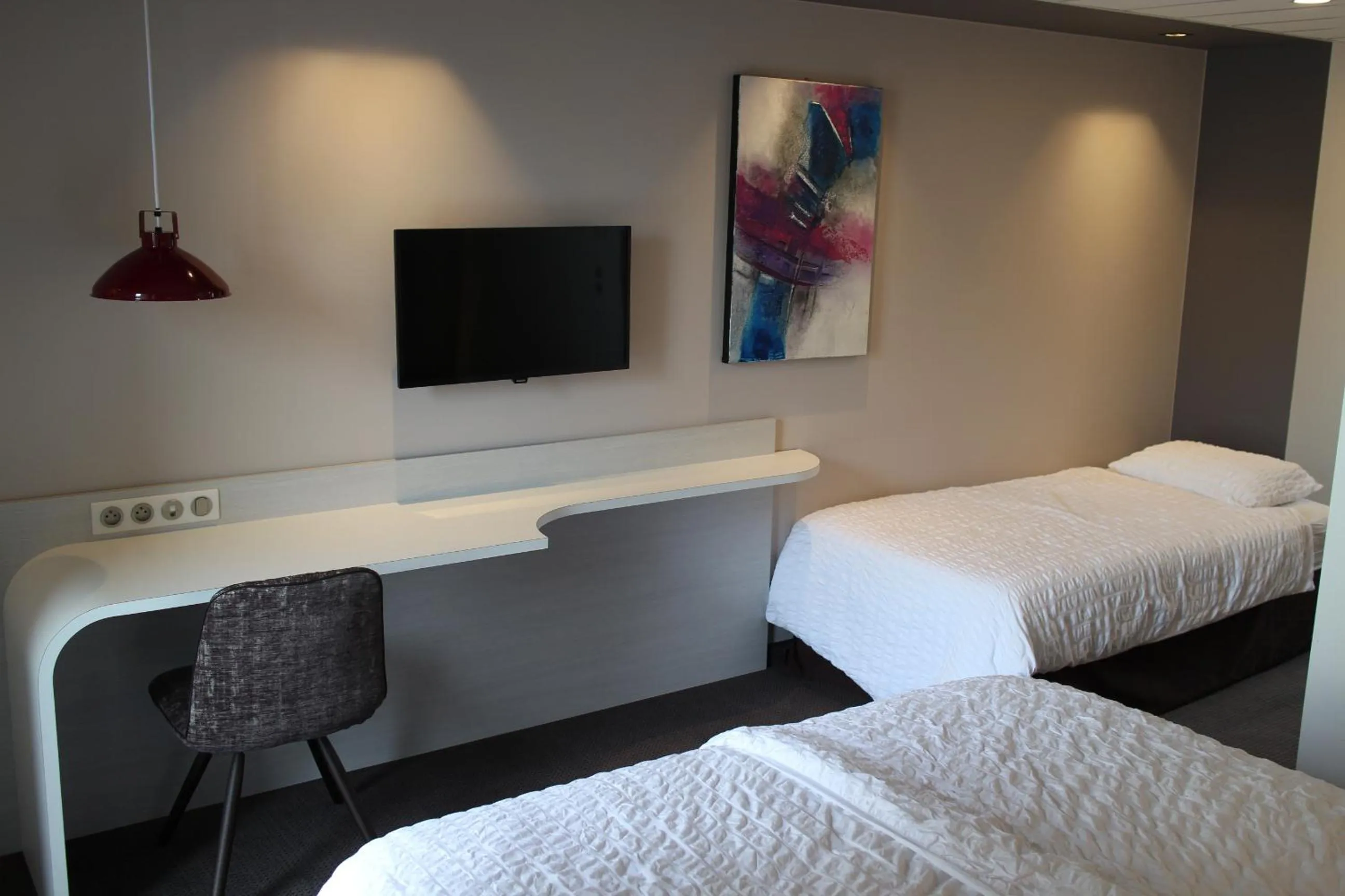 Photo of the whole room, Bed in Logis Hôtel Restaurant Au Lion Rouge