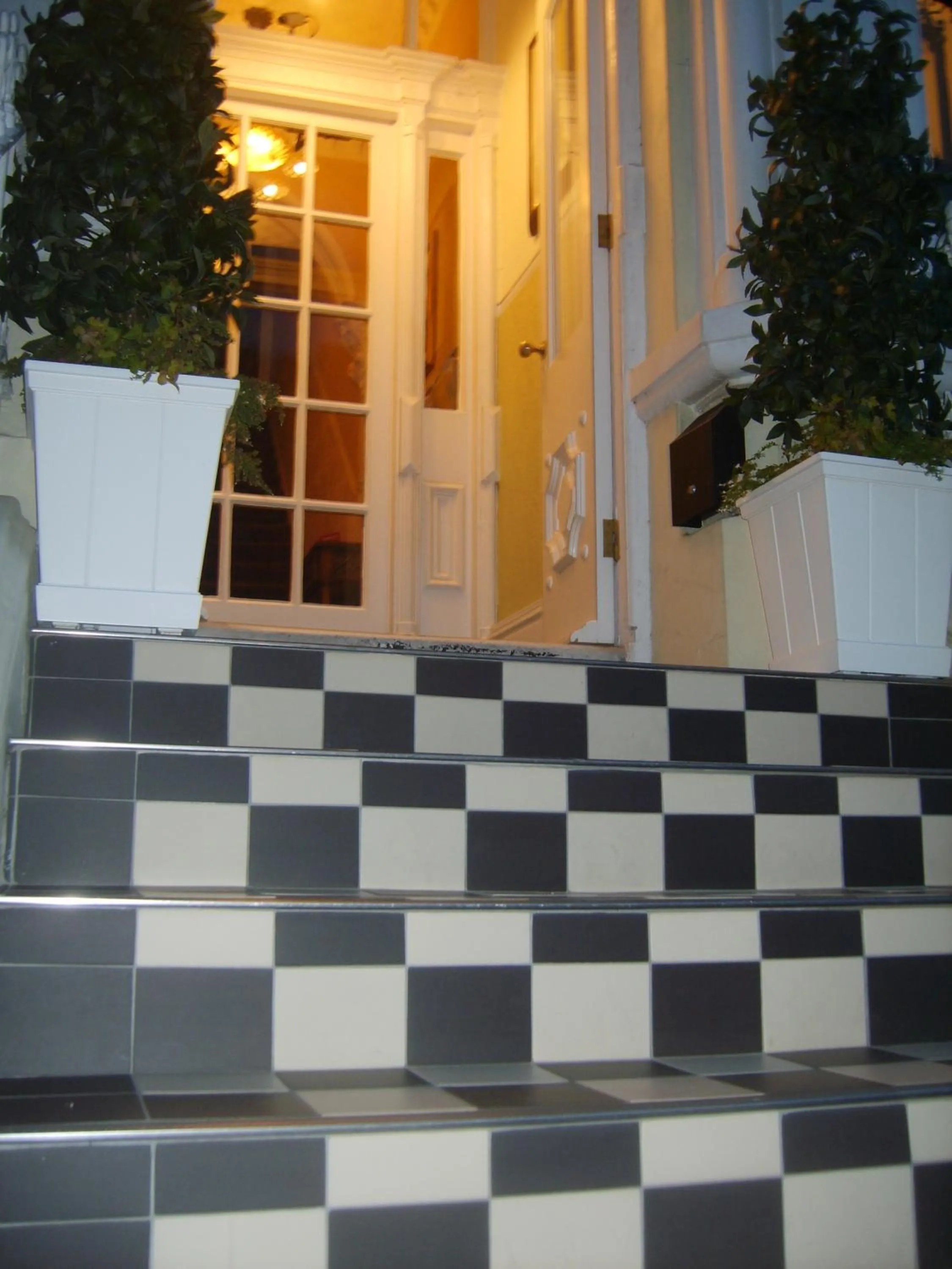 Facade/entrance in The Devonian