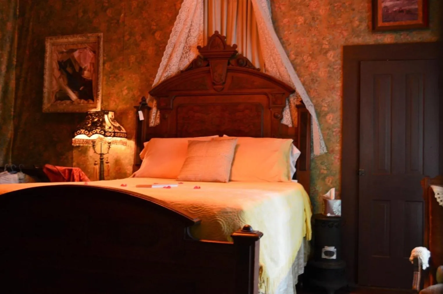 Bed in Carleton House Bed and Breakfast