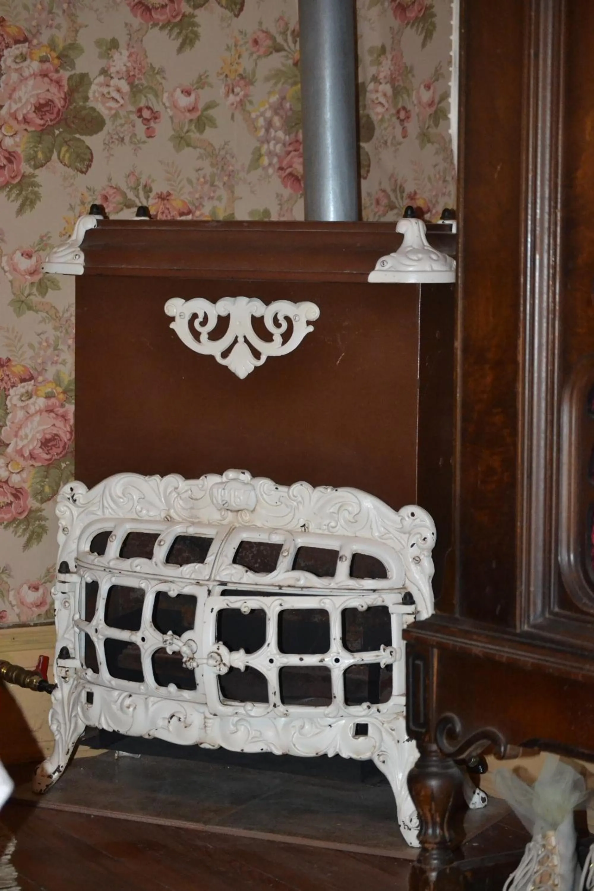 Decorative detail, Bed in Carleton House Bed and Breakfast