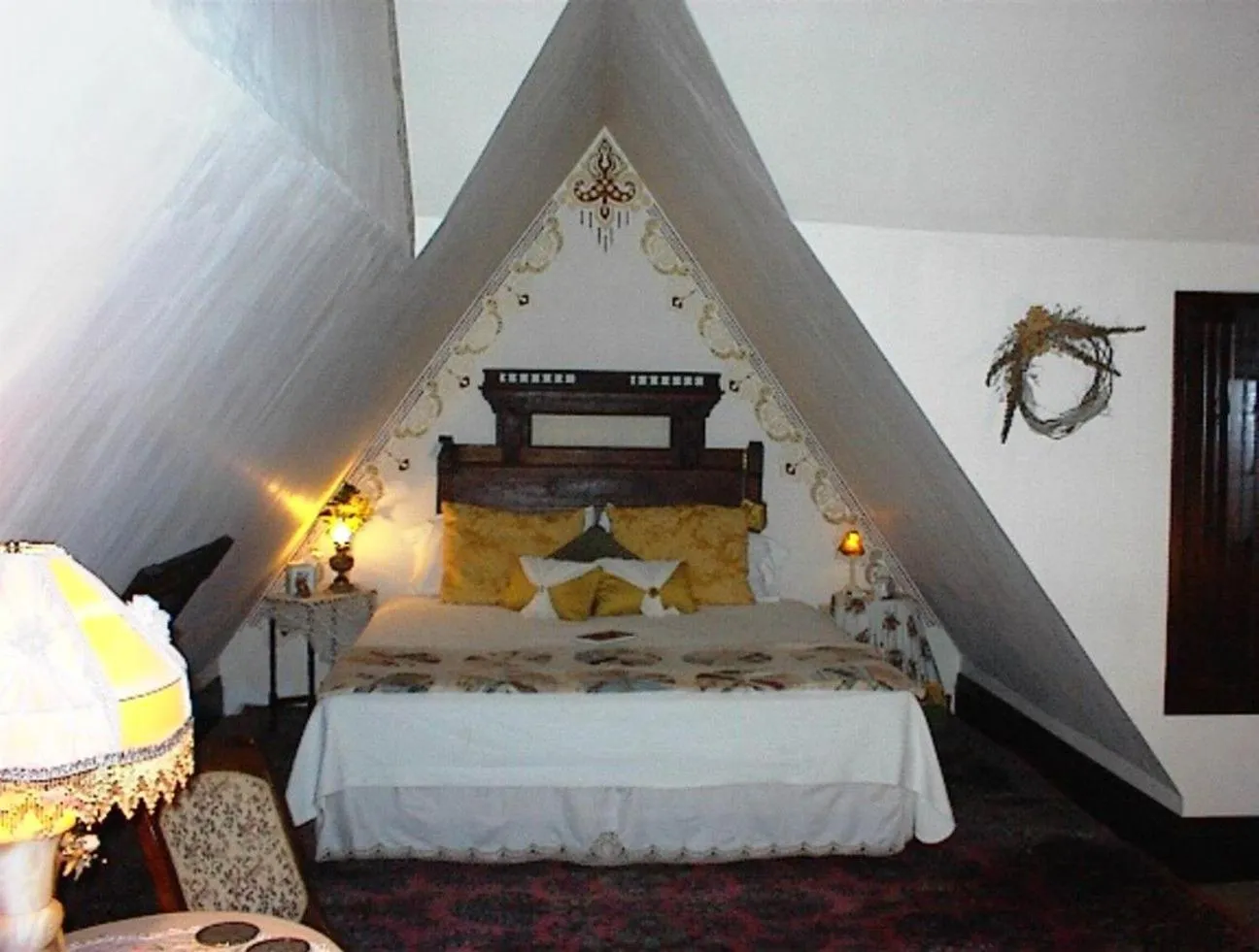 Night, Bed in Carleton House Bed and Breakfast