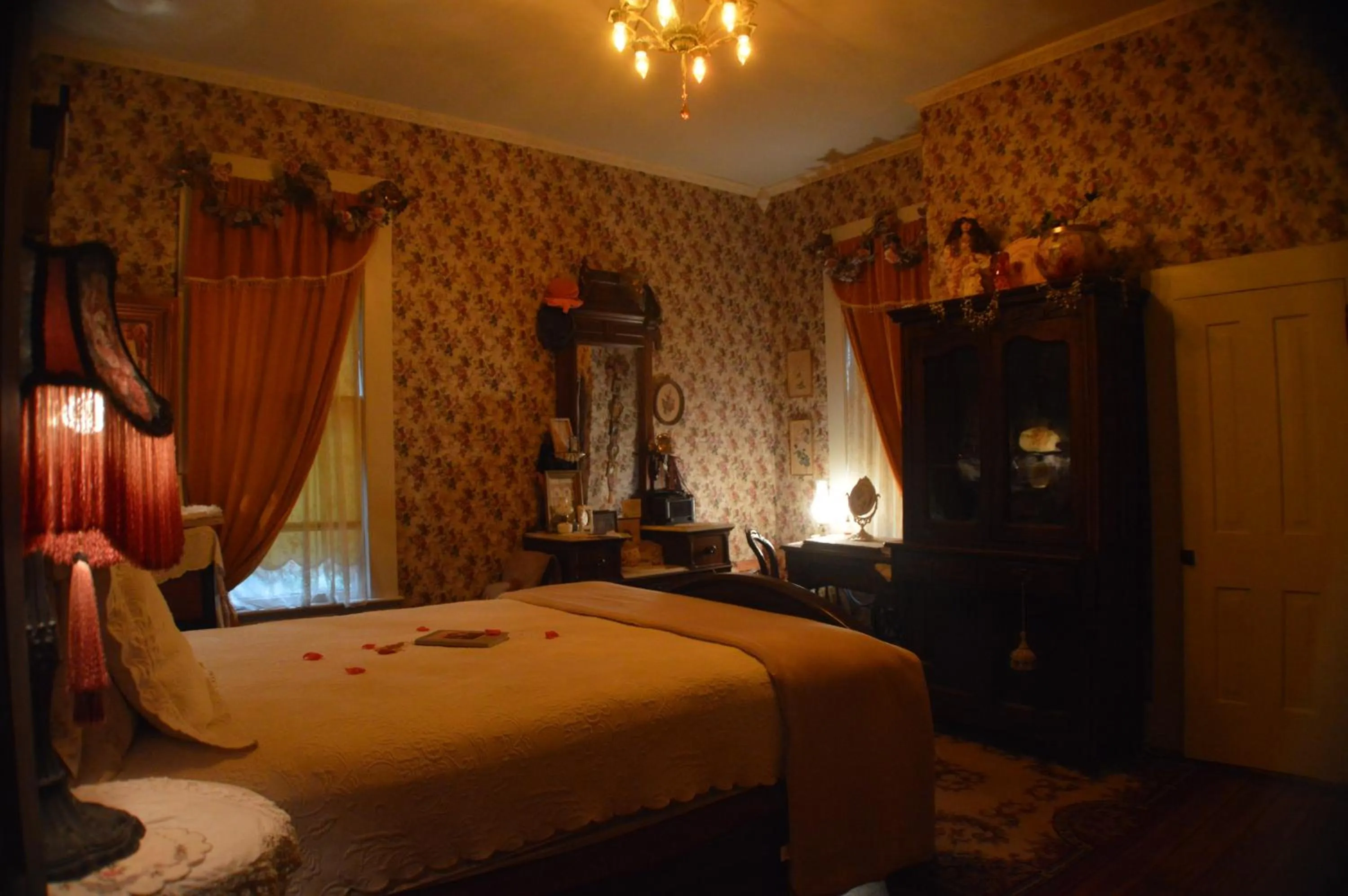 Bed in Carleton House Bed and Breakfast