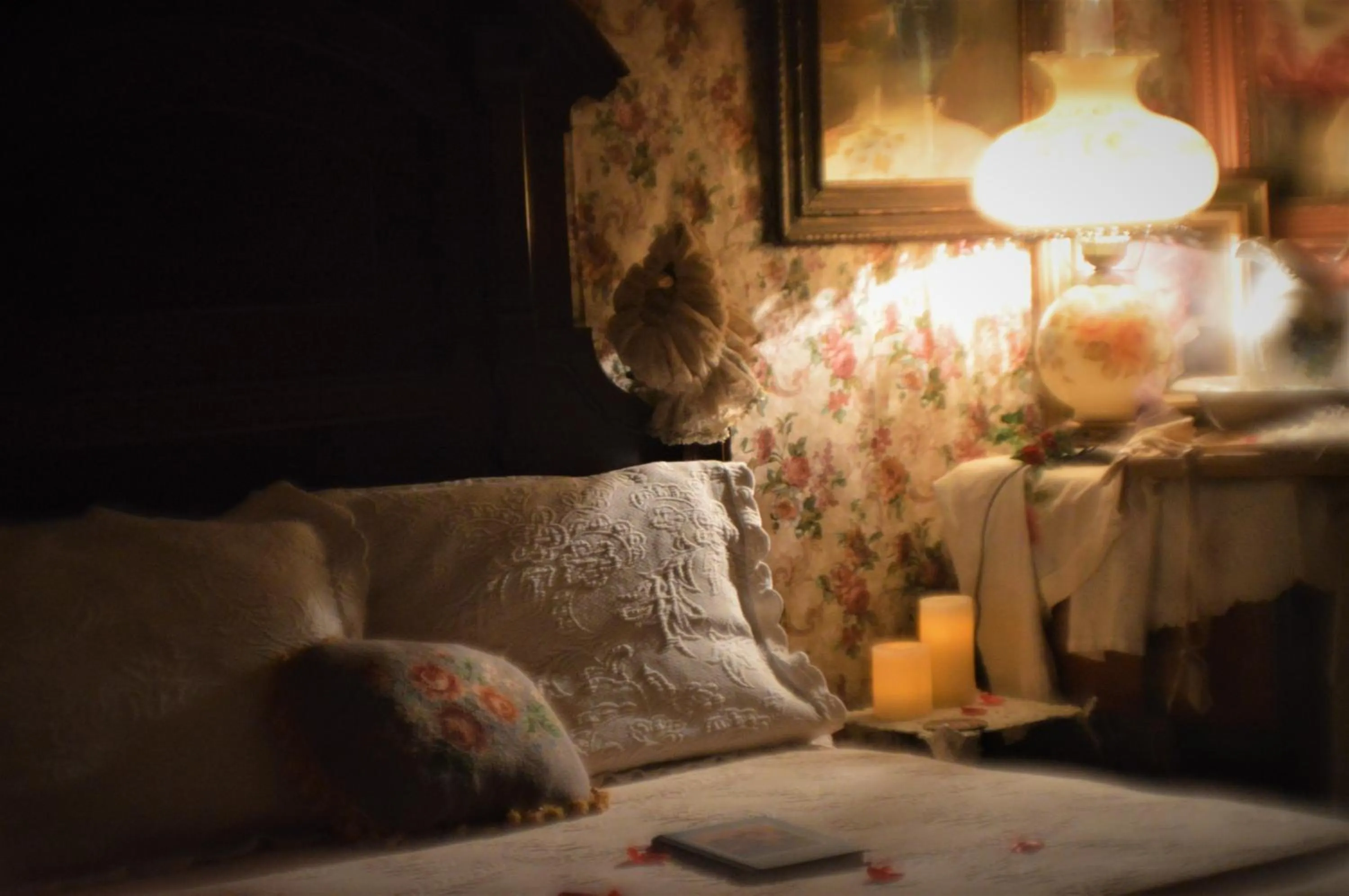 Decorative detail, Bed in Carleton House Bed and Breakfast