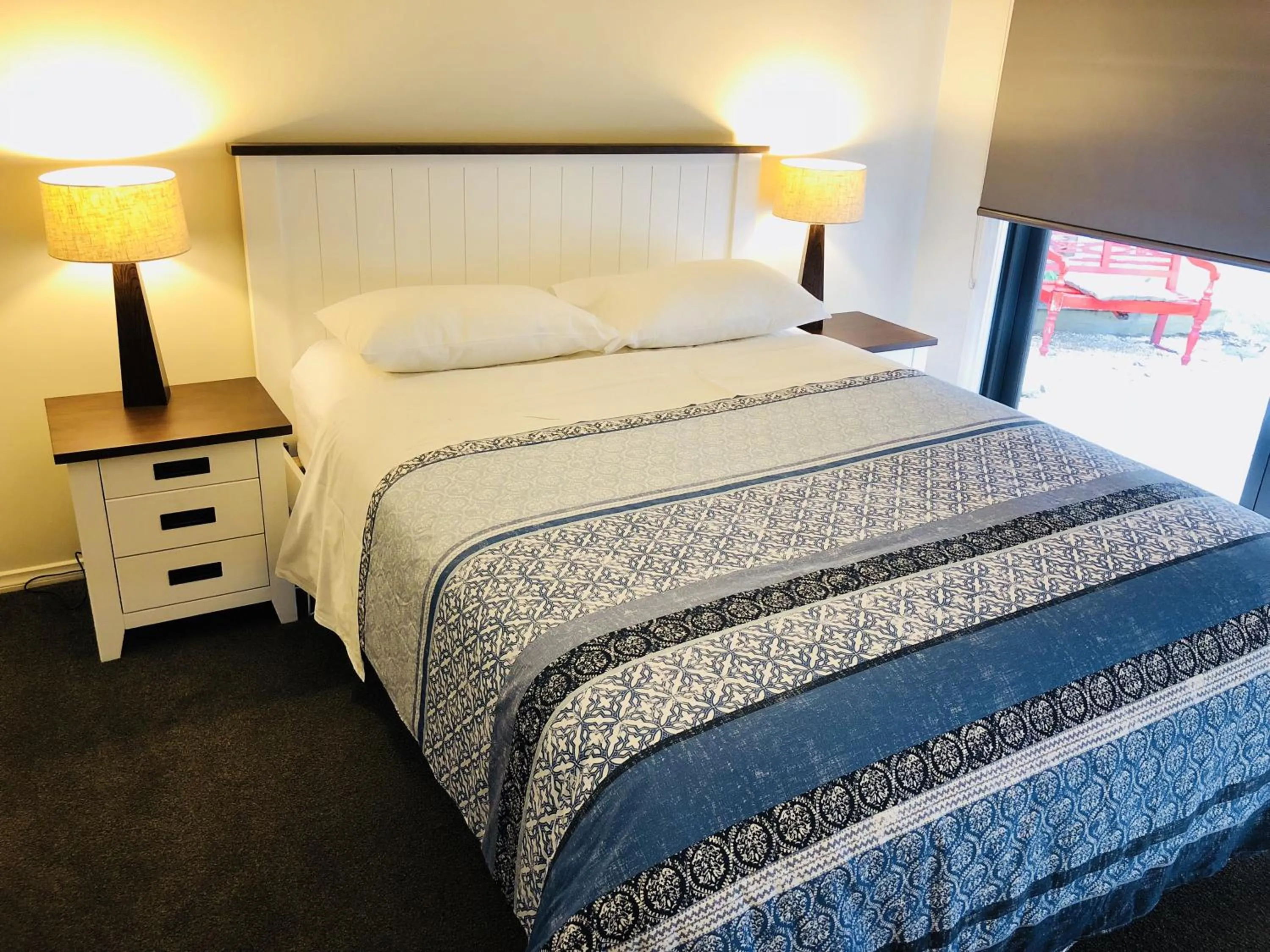 Bed in Apollo Bay Seal Apartments