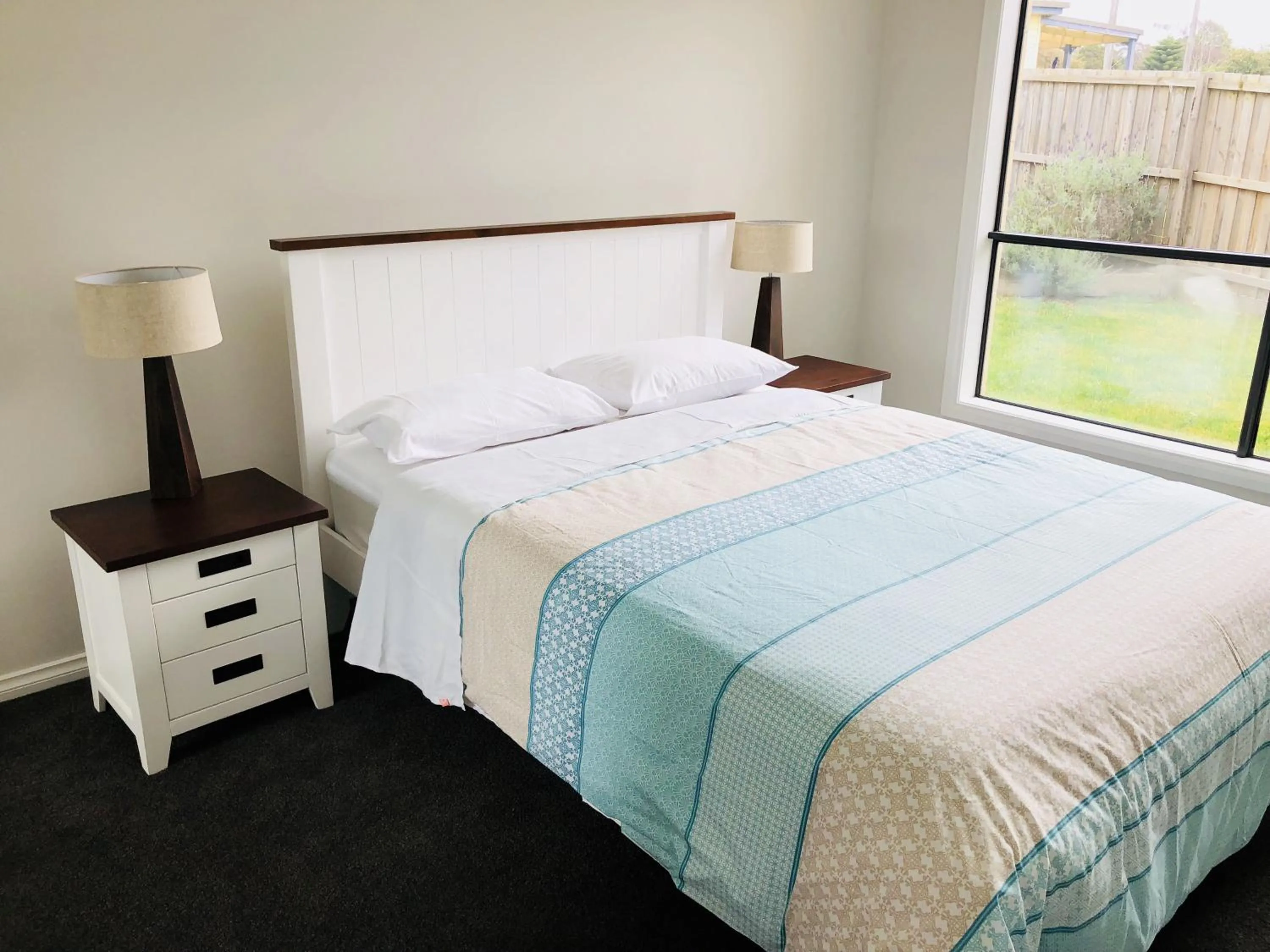 Bed in Apollo Bay Seal Apartments
