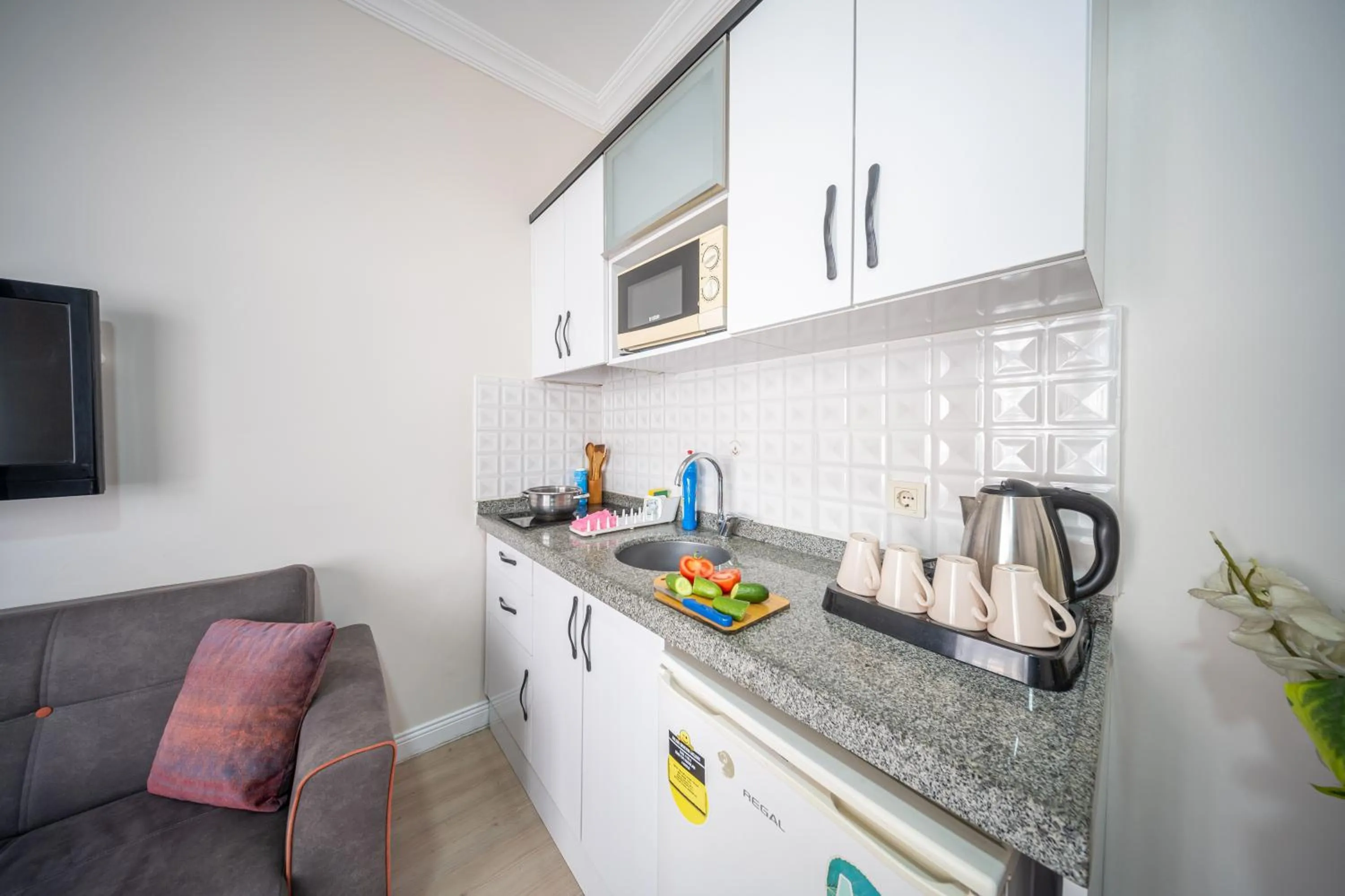 Coffee/tea facilities in Feyza Apart