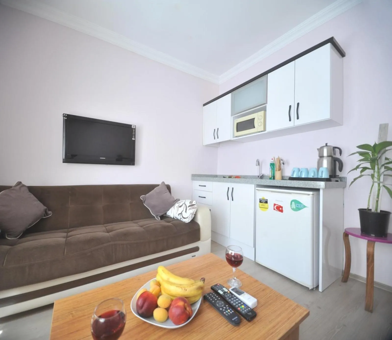 Dining area in Feyza Apart