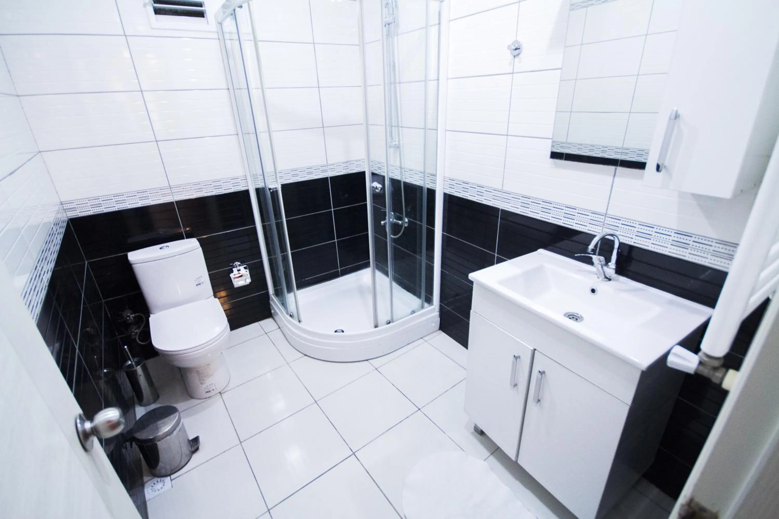 Shower in Feyza Apart