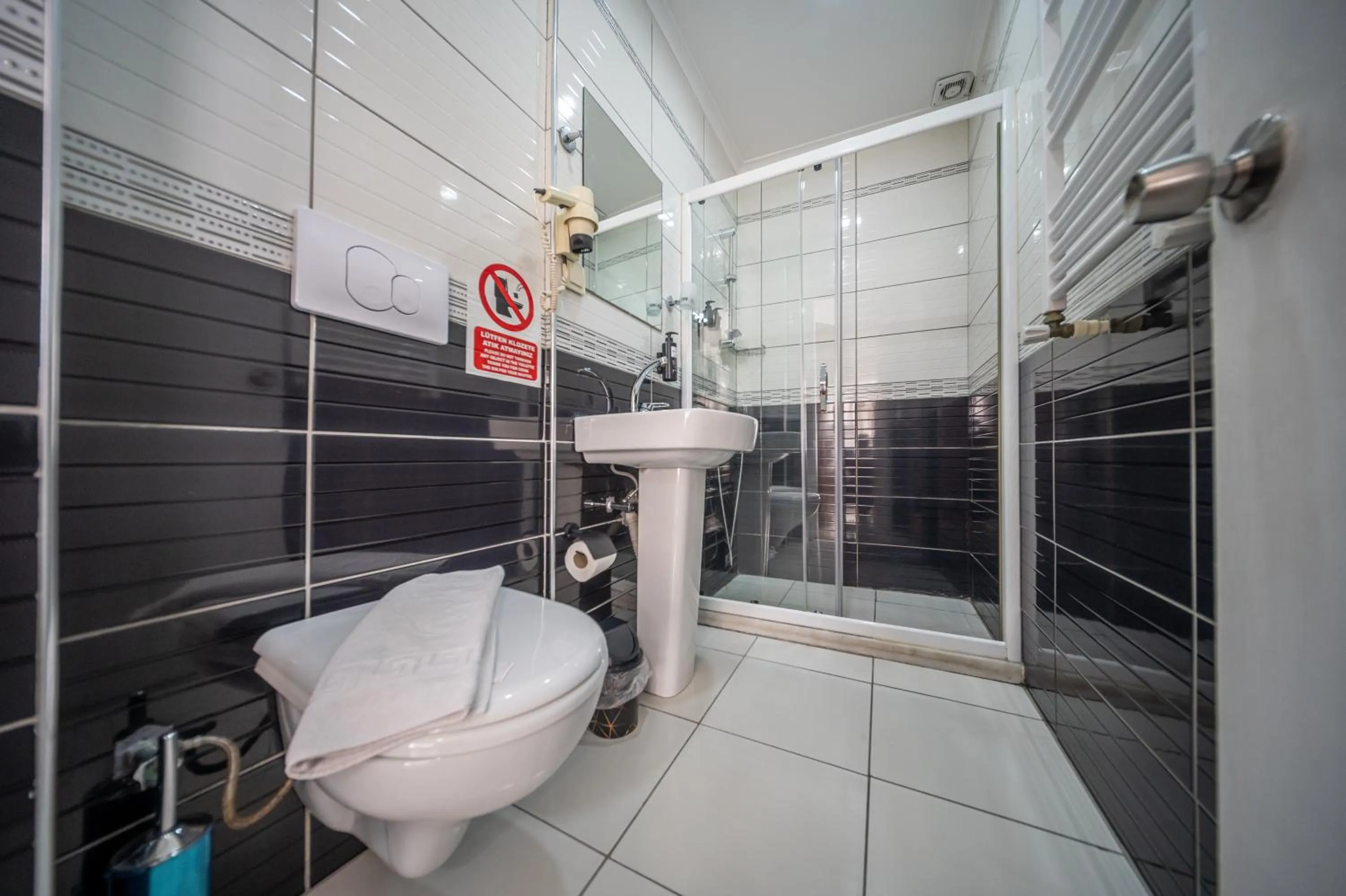 Shower in Feyza Apart