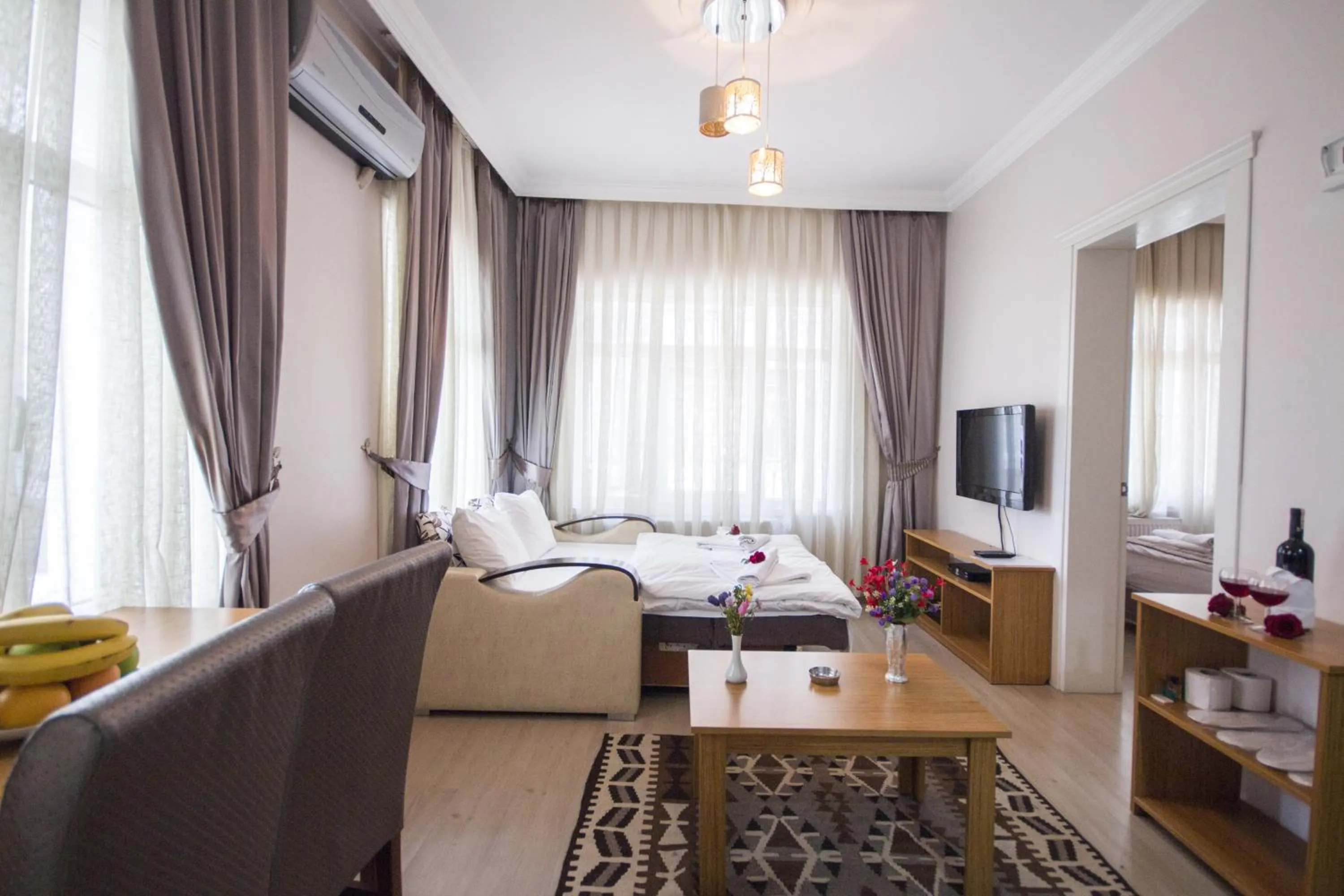 Living room, Bed in Feyza Apart