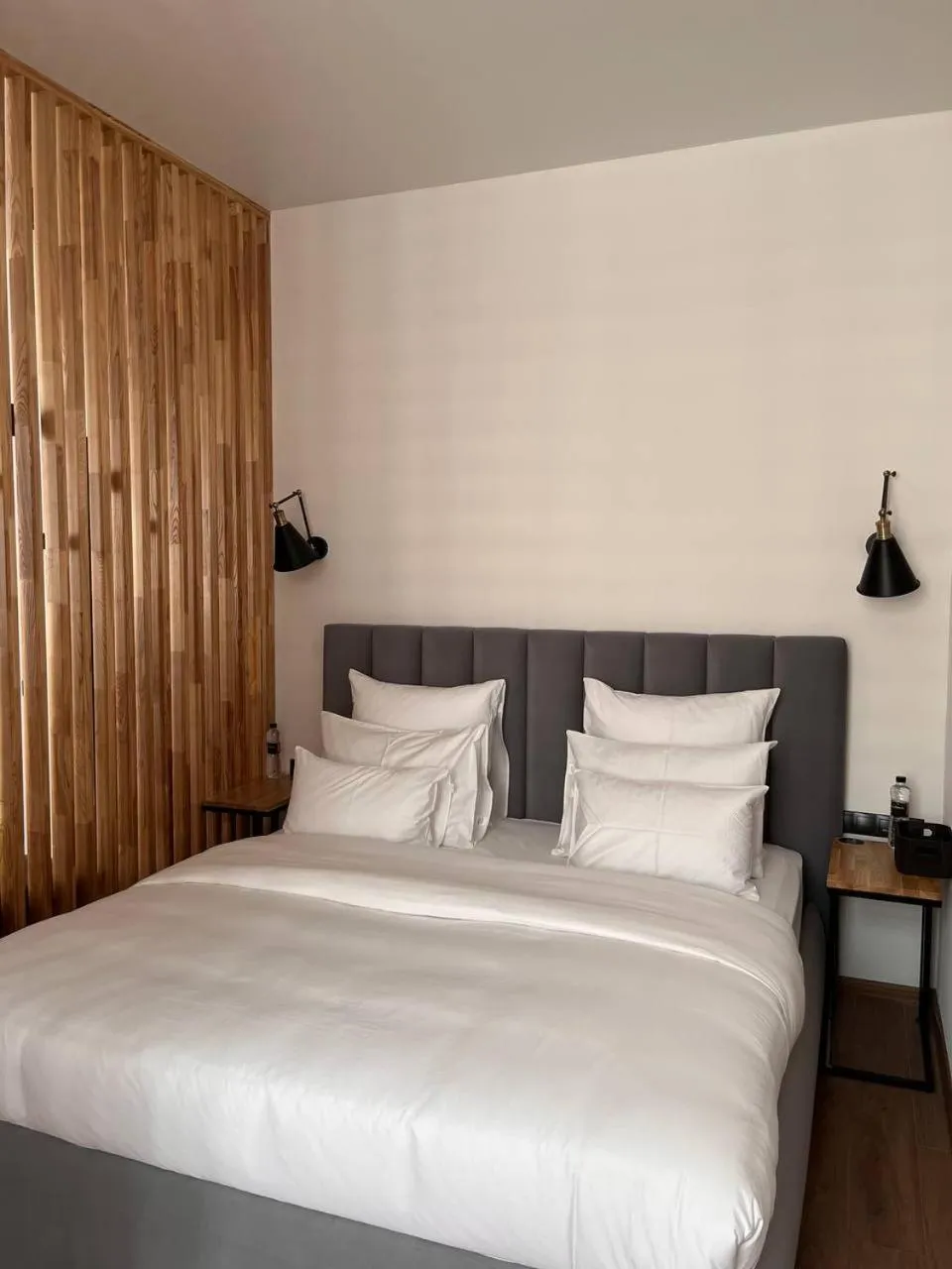 Bed in Number 21 by DBI