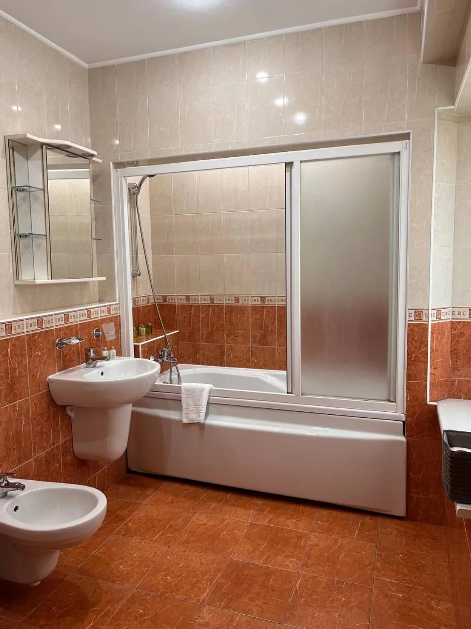 Shower in Number 21 by DBI