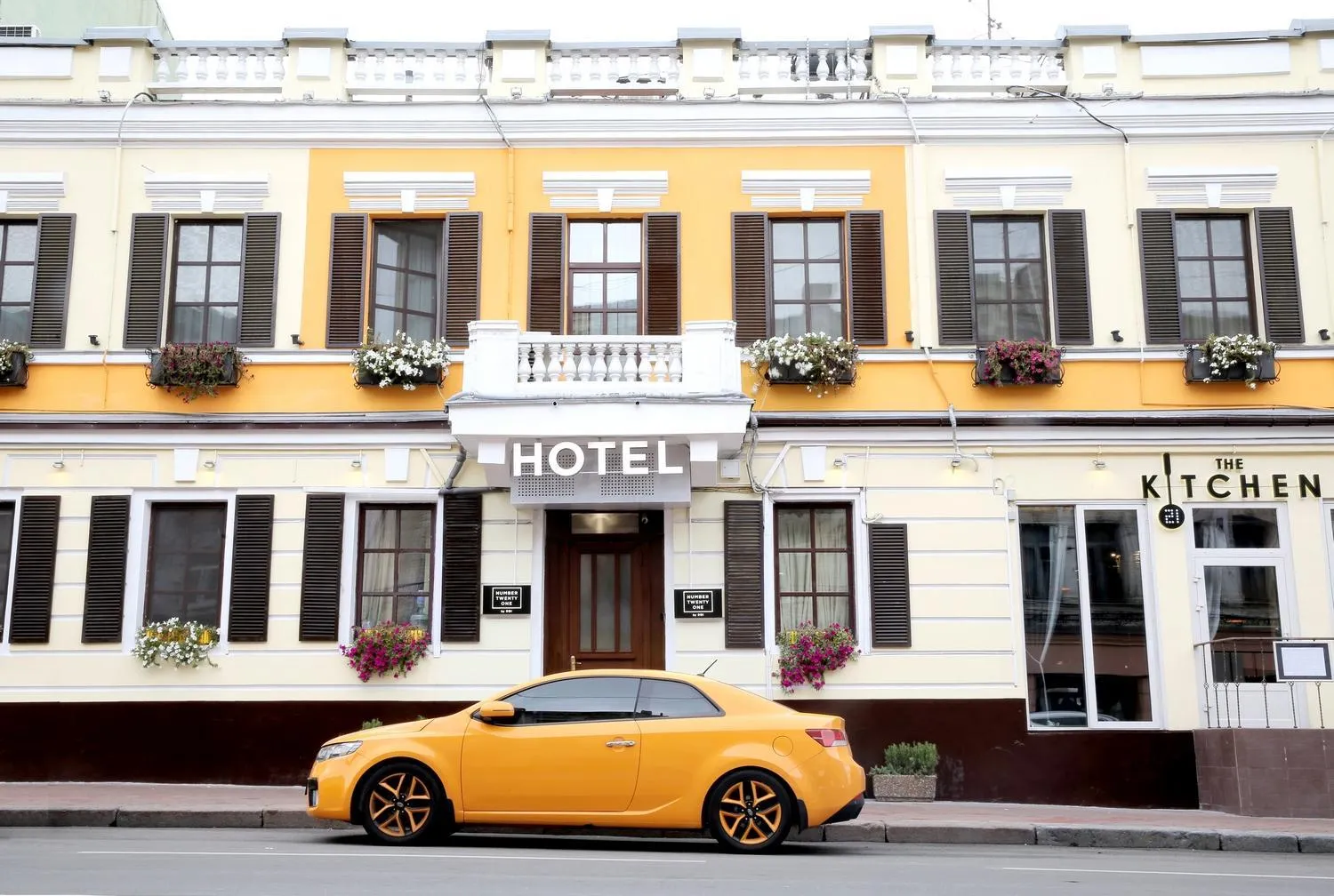 Facade/entrance in Number 21 by DBI