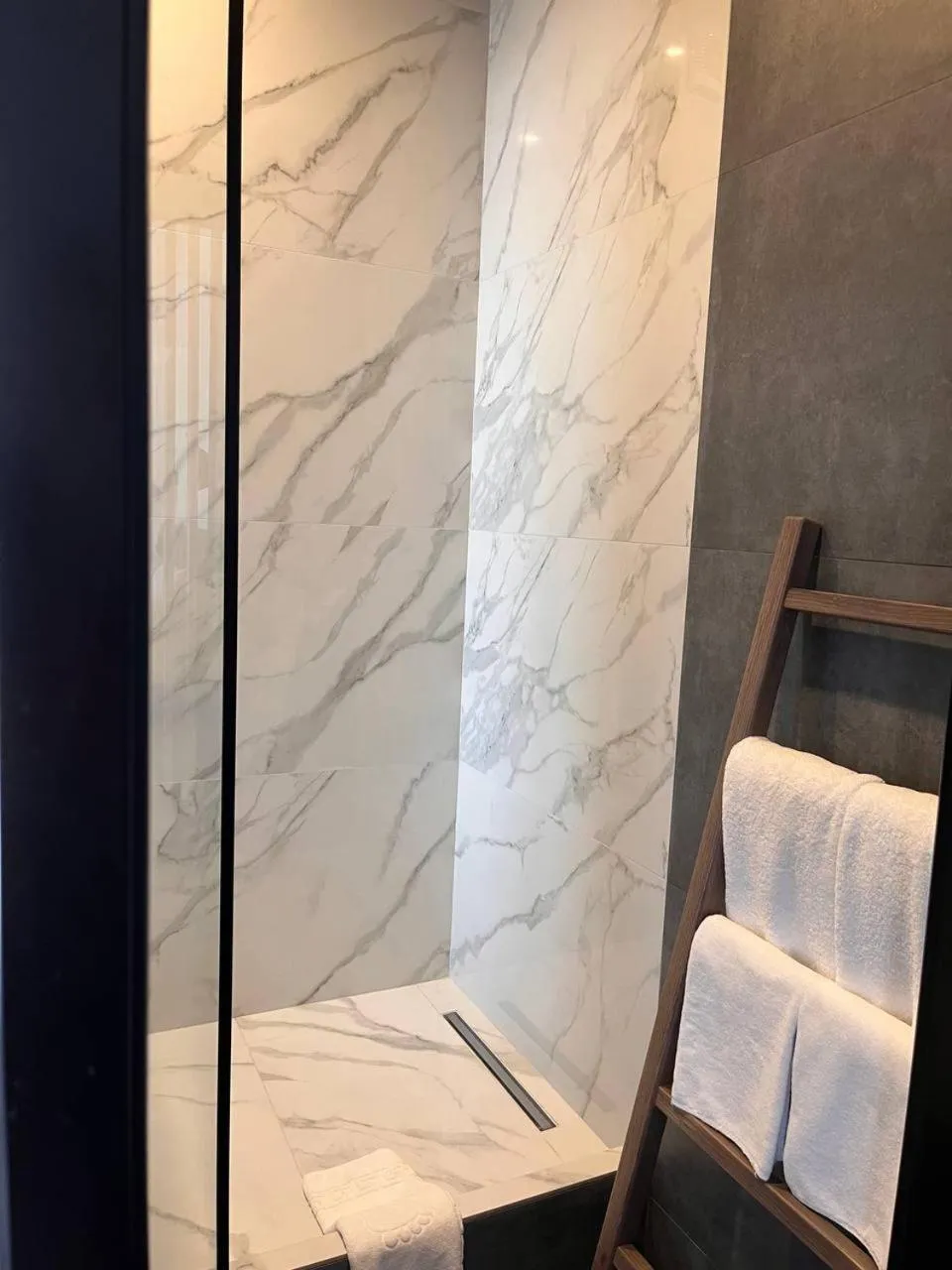 Shower in Number 21 by DBI