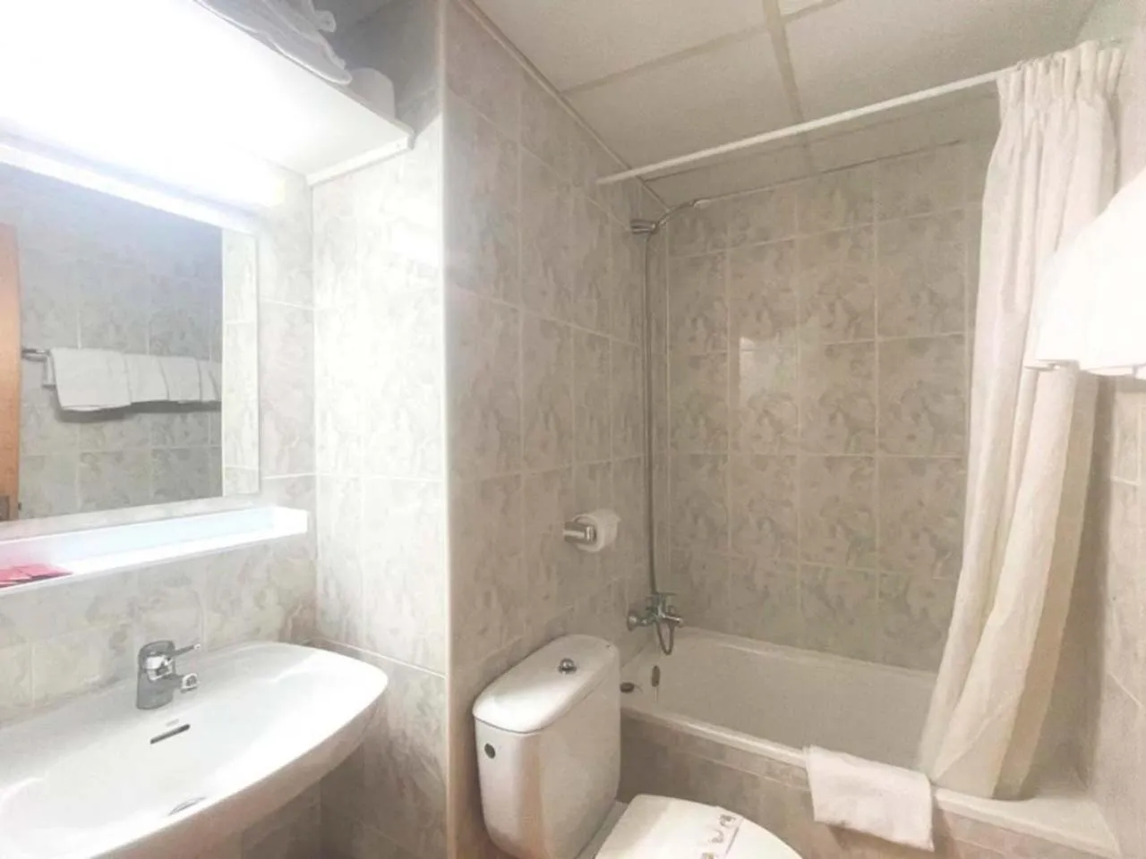 Bathroom in Apartamentos Midi 3000