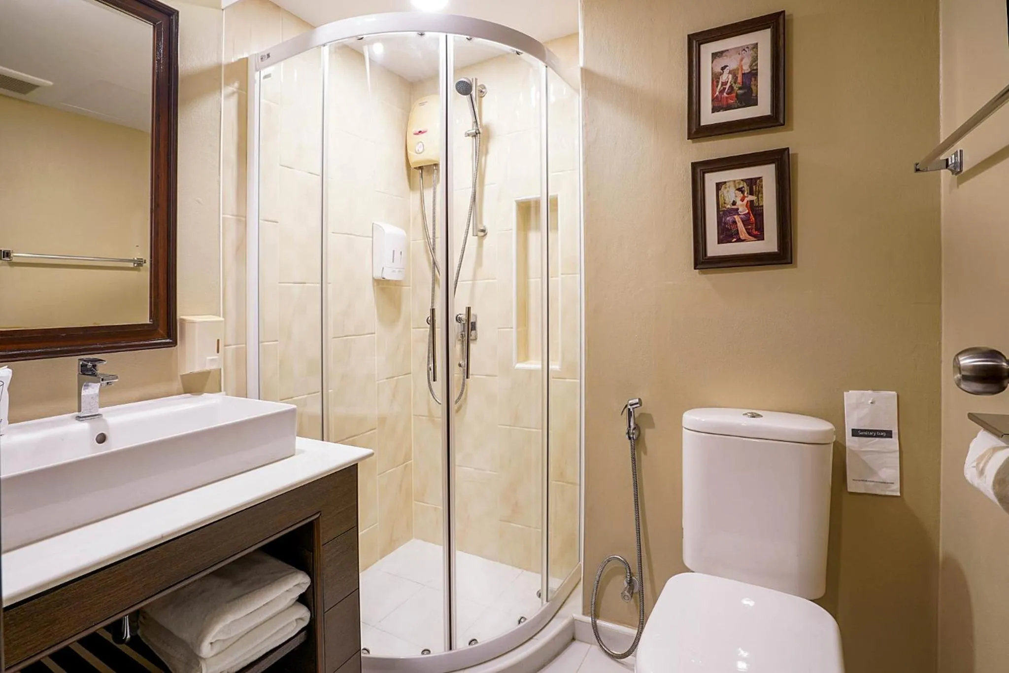 Shower in Baan Sukhumvit Soi 20