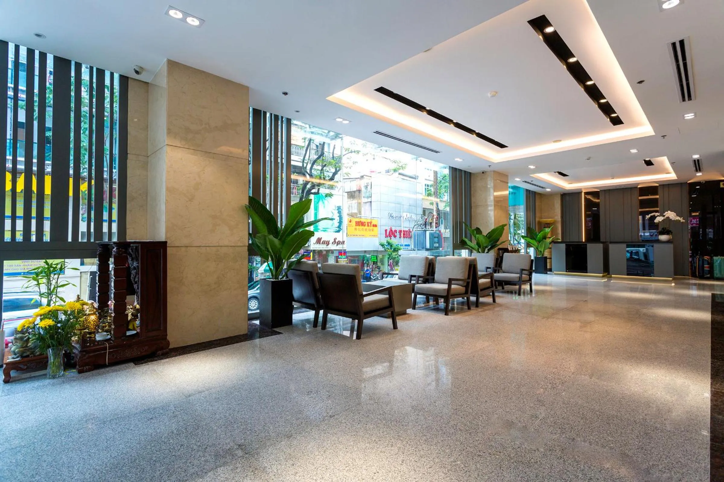 Communal lounge/ TV room in Calista Sai Gon Hotel